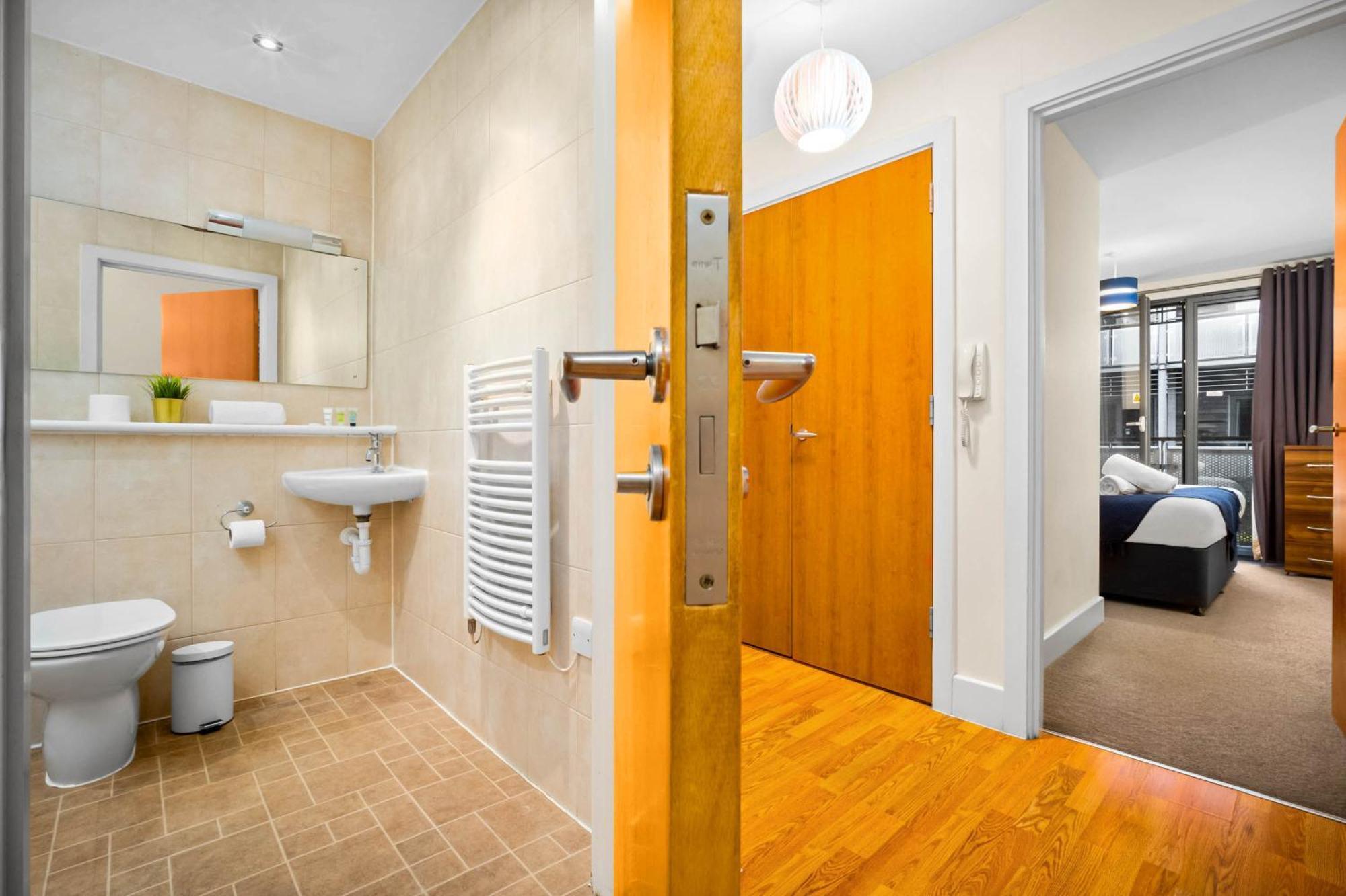 Apartment Centre - Chinatown - - Balcony - Secure Parking - Fast Wifi - 39a *