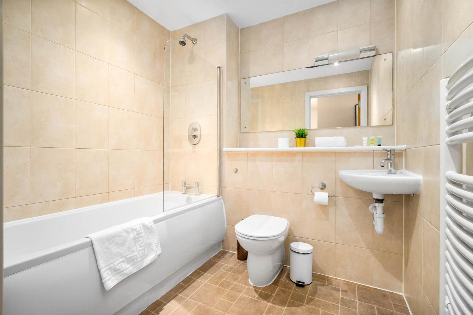 Apartment Centre - Chinatown - - Balcony - Secure Parking - Fast Wifi - 39a *