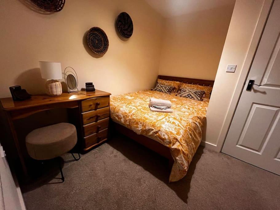 2bdroom Center House Perfect For Contractors *