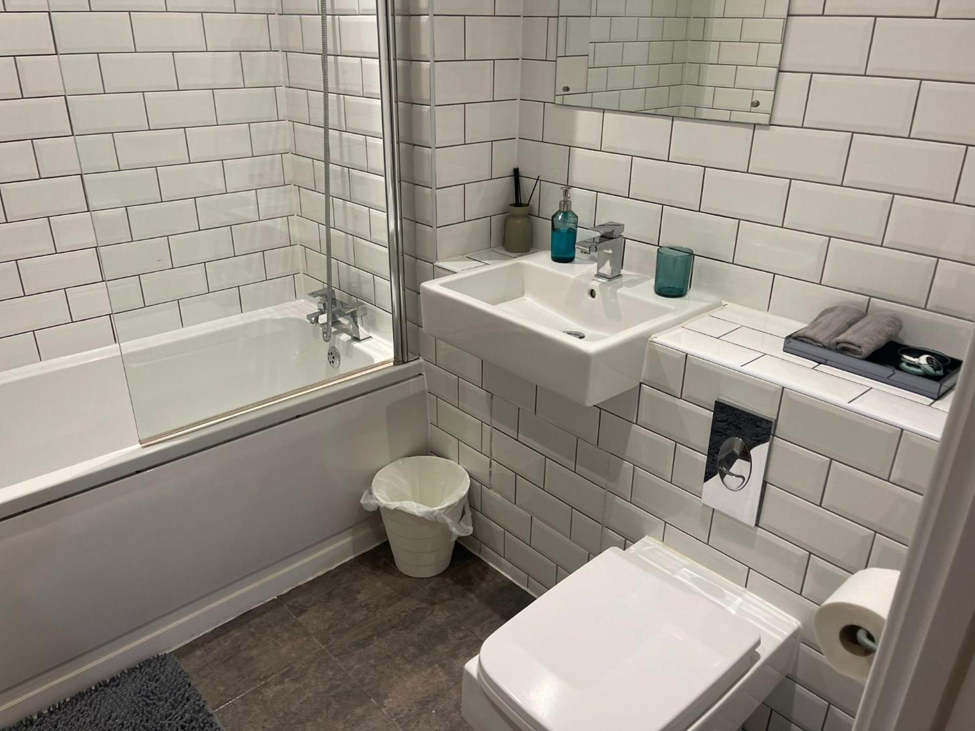 Deluxe - Fast Wifi- Utilitia Arena - Icc - Sea Life Centre Apartment *