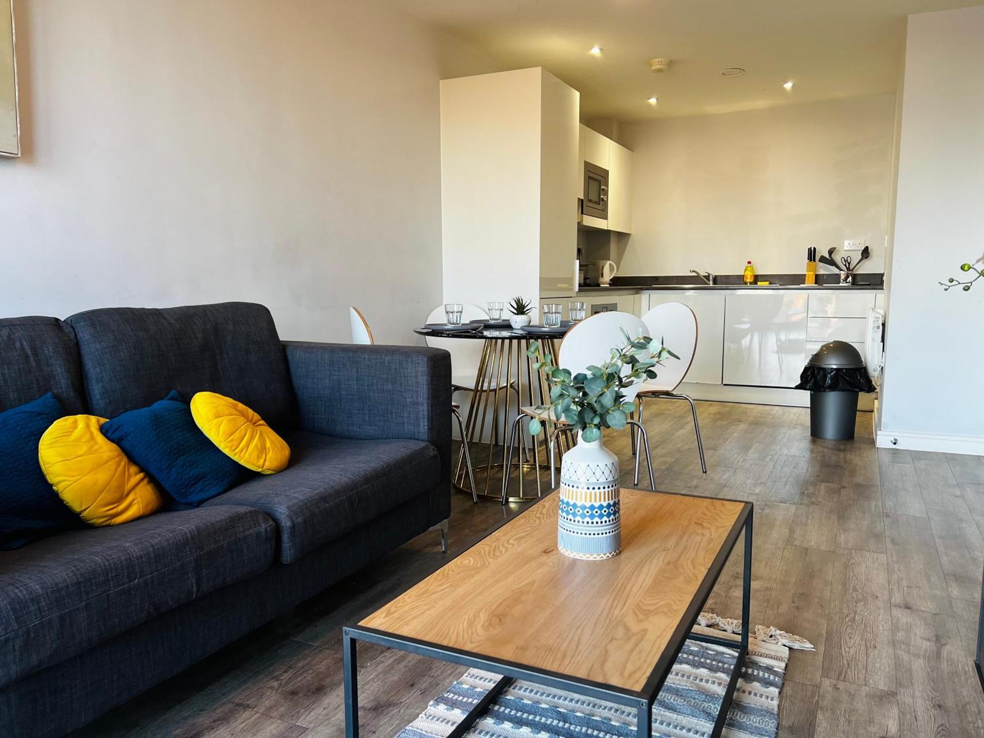 Exclusive Deals L Spacious 2bed 2bath - Free Parking & Netflix Jvt Short Lets