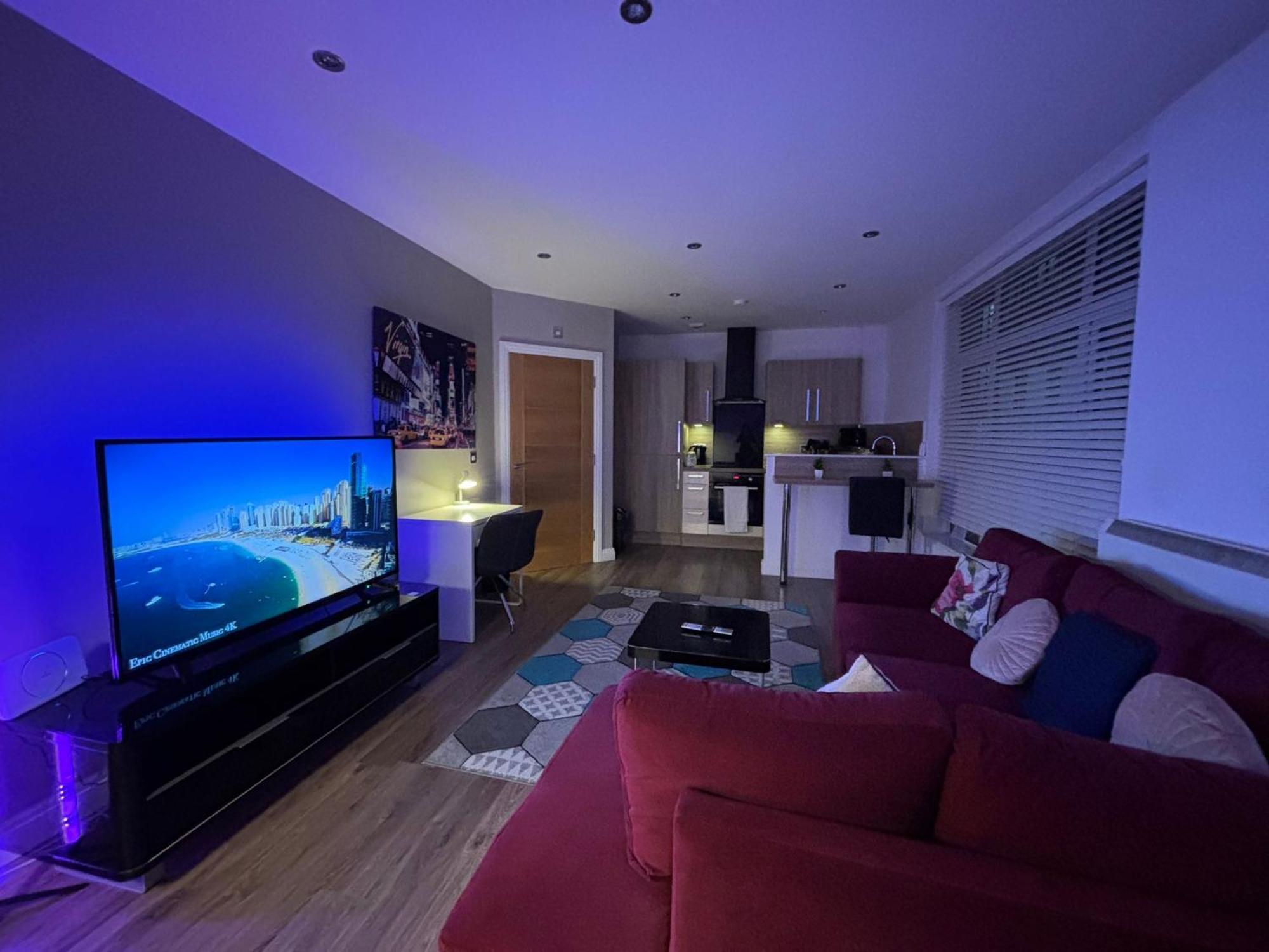 24-7 Secured City Centre Apartments With Free Underground Parking And Wifi Apartment *