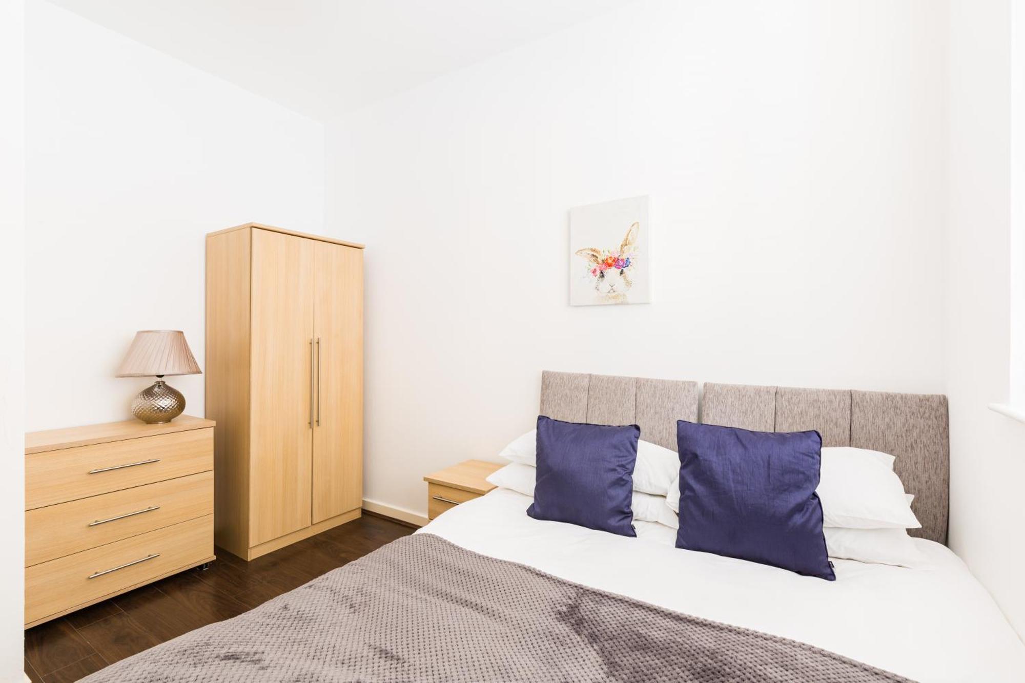 Apartment 24-7 Secured City Centre Apartments With Free Underground Parking And Wifi