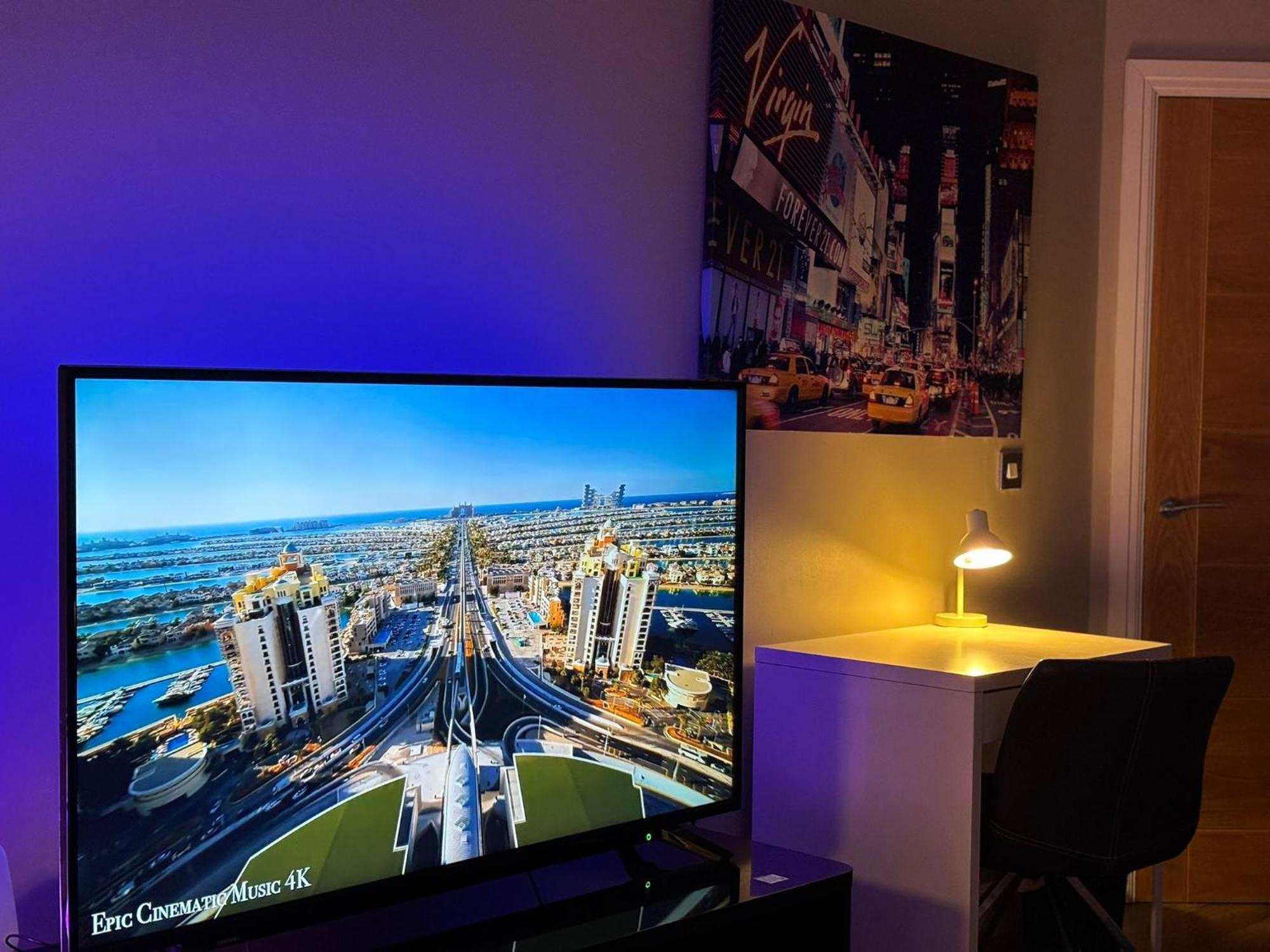 Apartment 24-7 Secured City Centre Apartments With Free Underground Parking And Wifi *