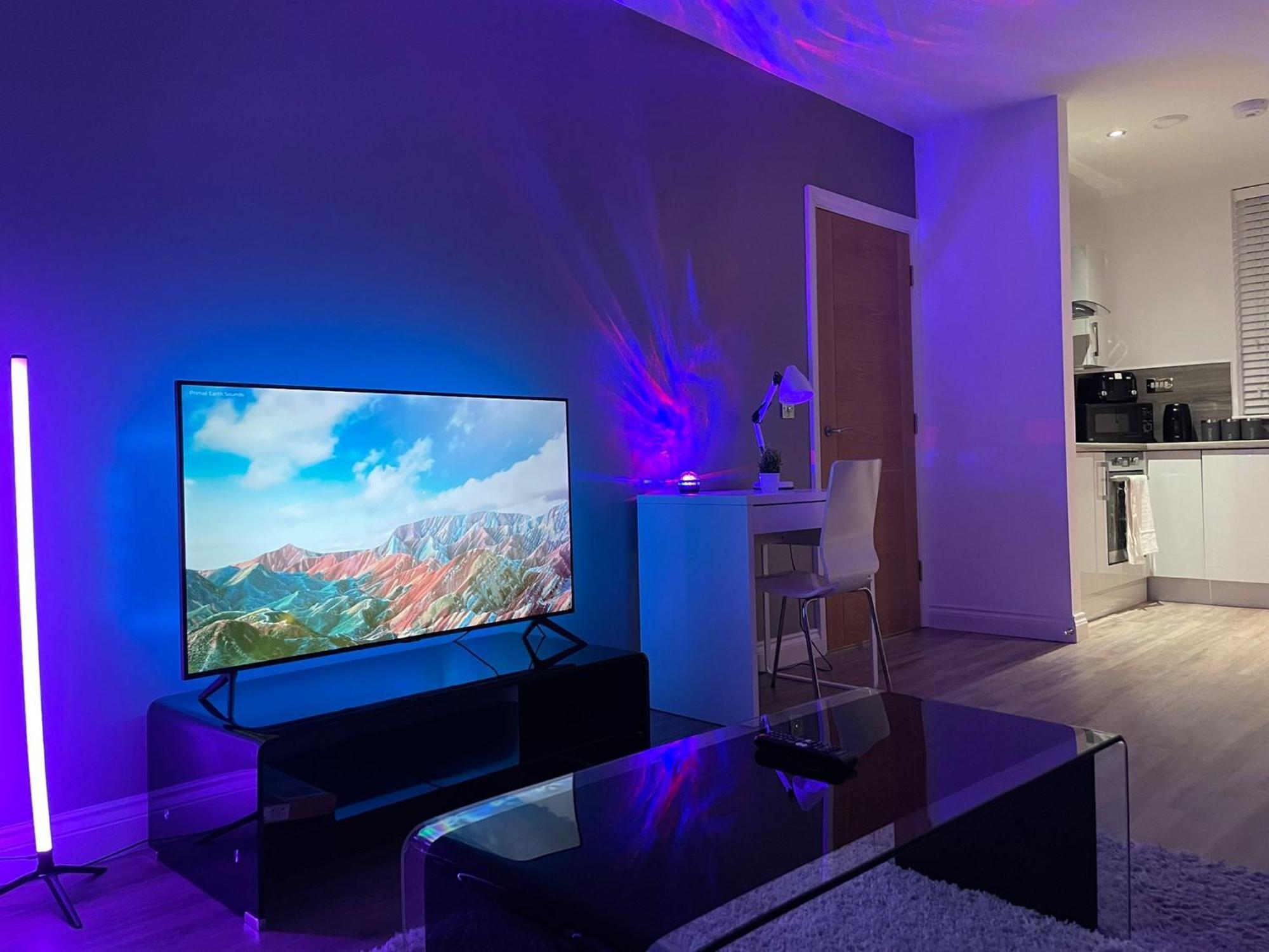 24-7 Secured City Centre Apartments With Free Underground Parking And Wifi *