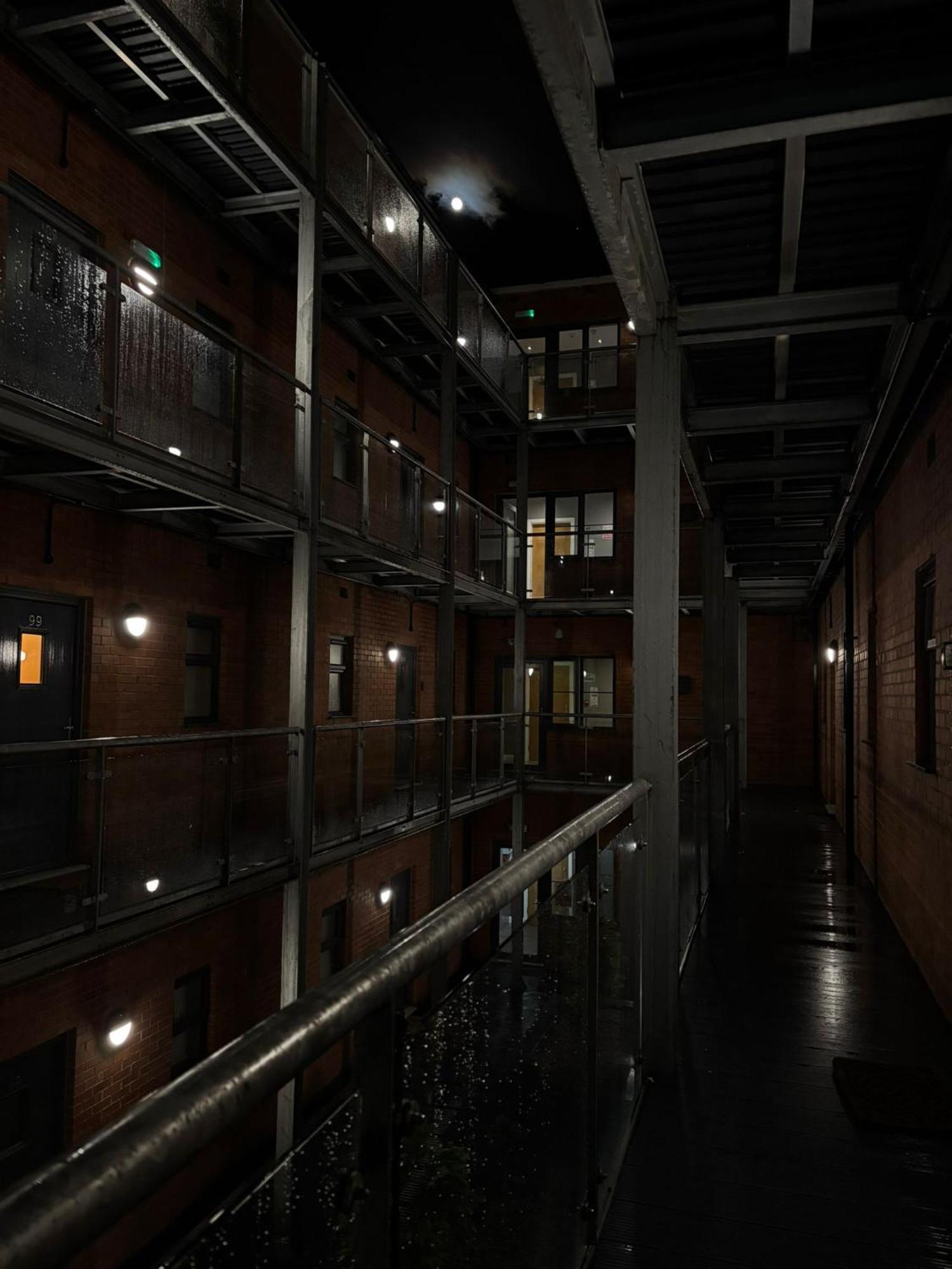 Apartment 24-7 Secured City Centre Apartments With Free Underground Parking And Wifi