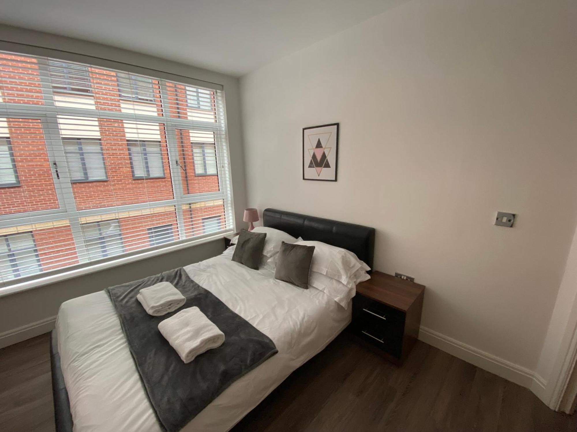24-7 Secured City Centre Apartments With Free Underground Parking And Wifi Apartment