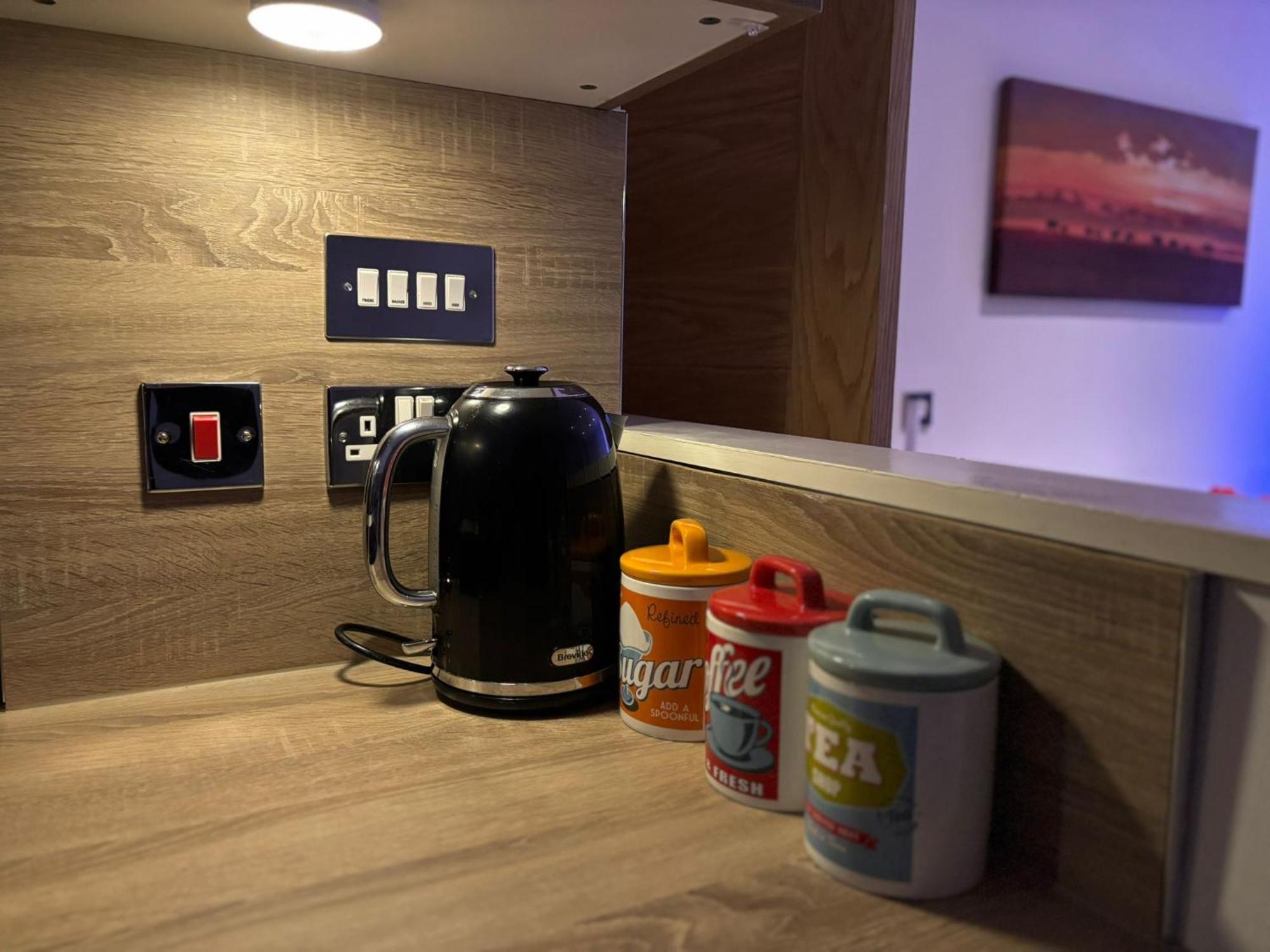 Apartment 24-7 Secured City Centre Apartments With Free Underground Parking And Wifi