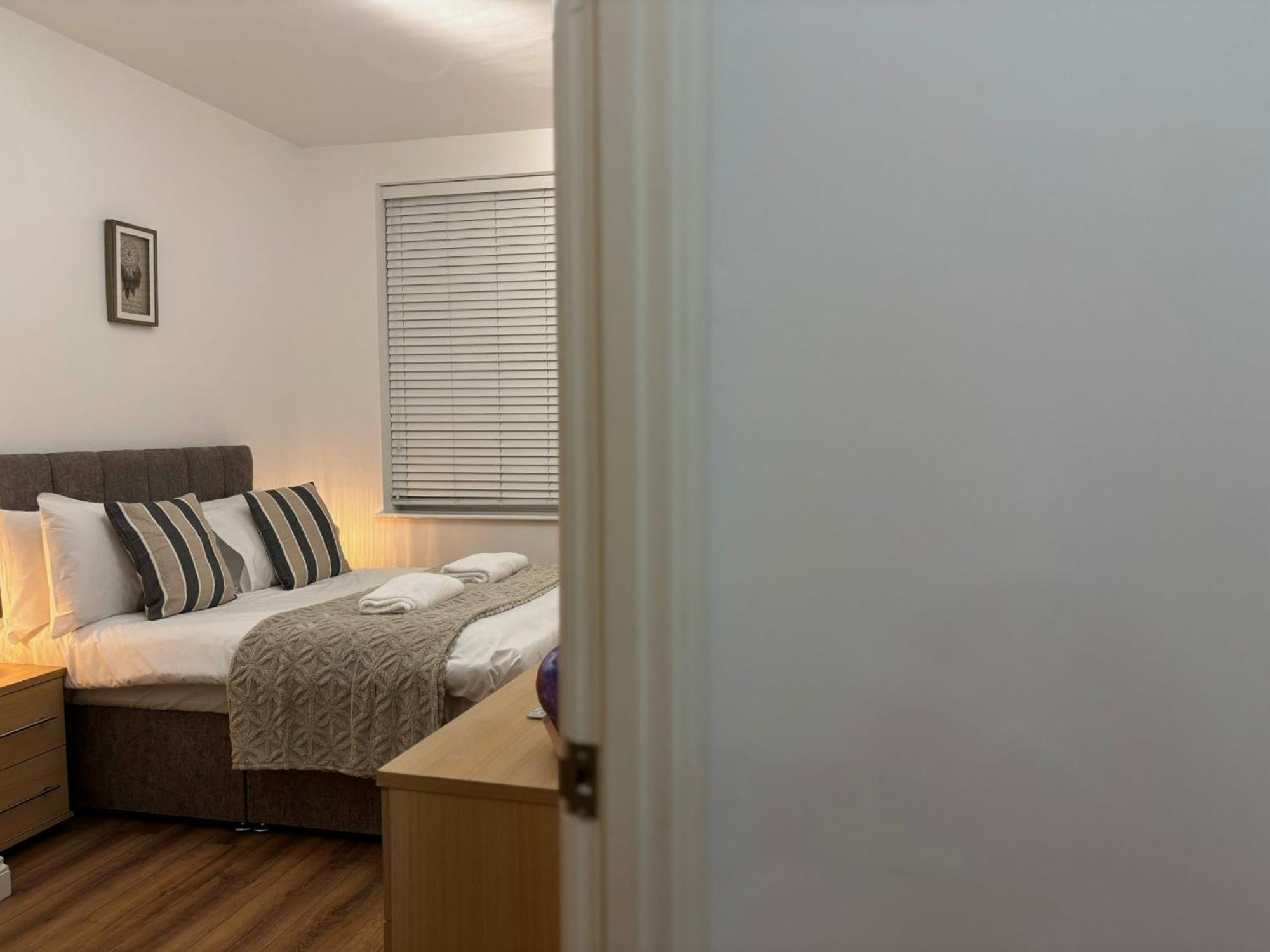 24-7 Secured City Centre Apartments With Free Underground Parking And Wifi