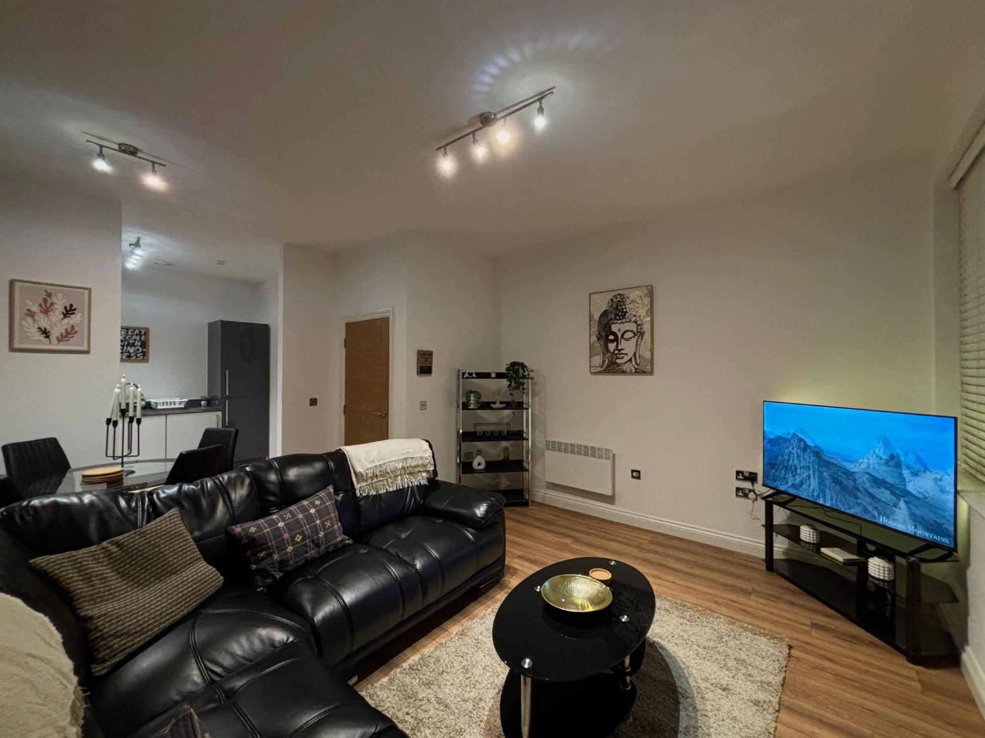 24-7 Secured City Centre Apartments With Free Underground Parking And Wifi Apartment