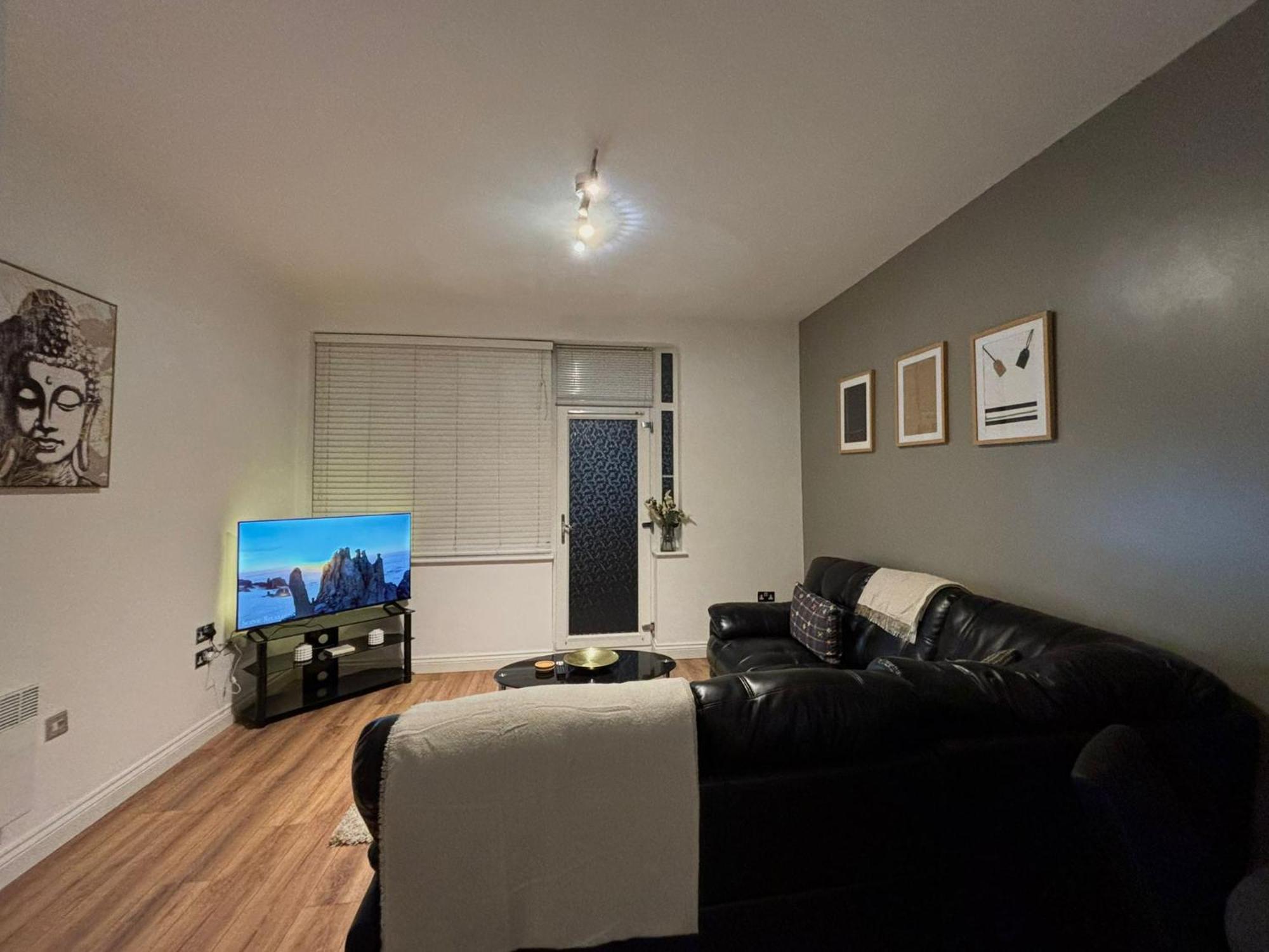 24-7 Secured City Centre Apartments With Free Underground Parking And Wifi