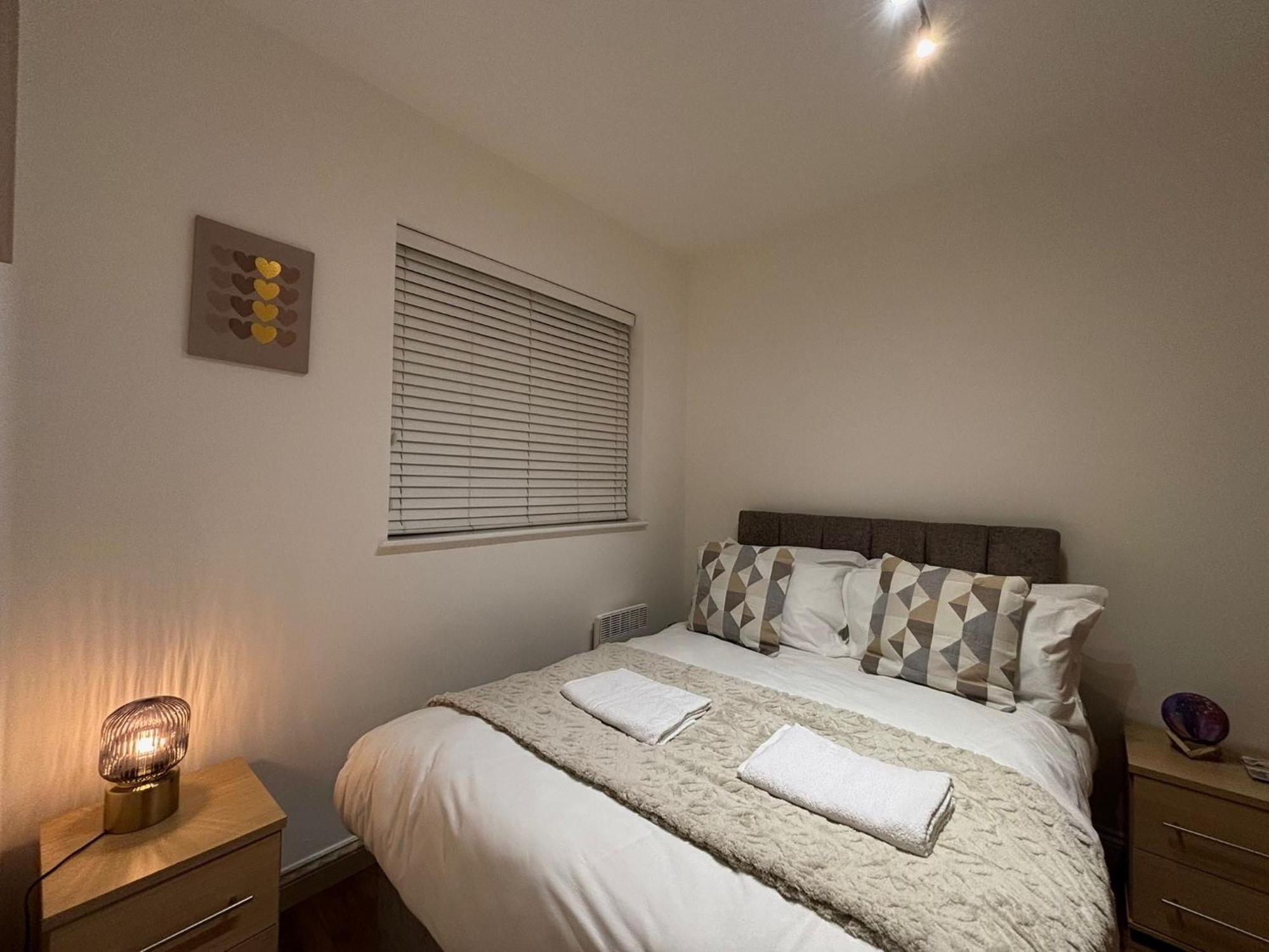 Apartment 24-7 Secured City Centre Apartments With Free Underground Parking And Wifi *