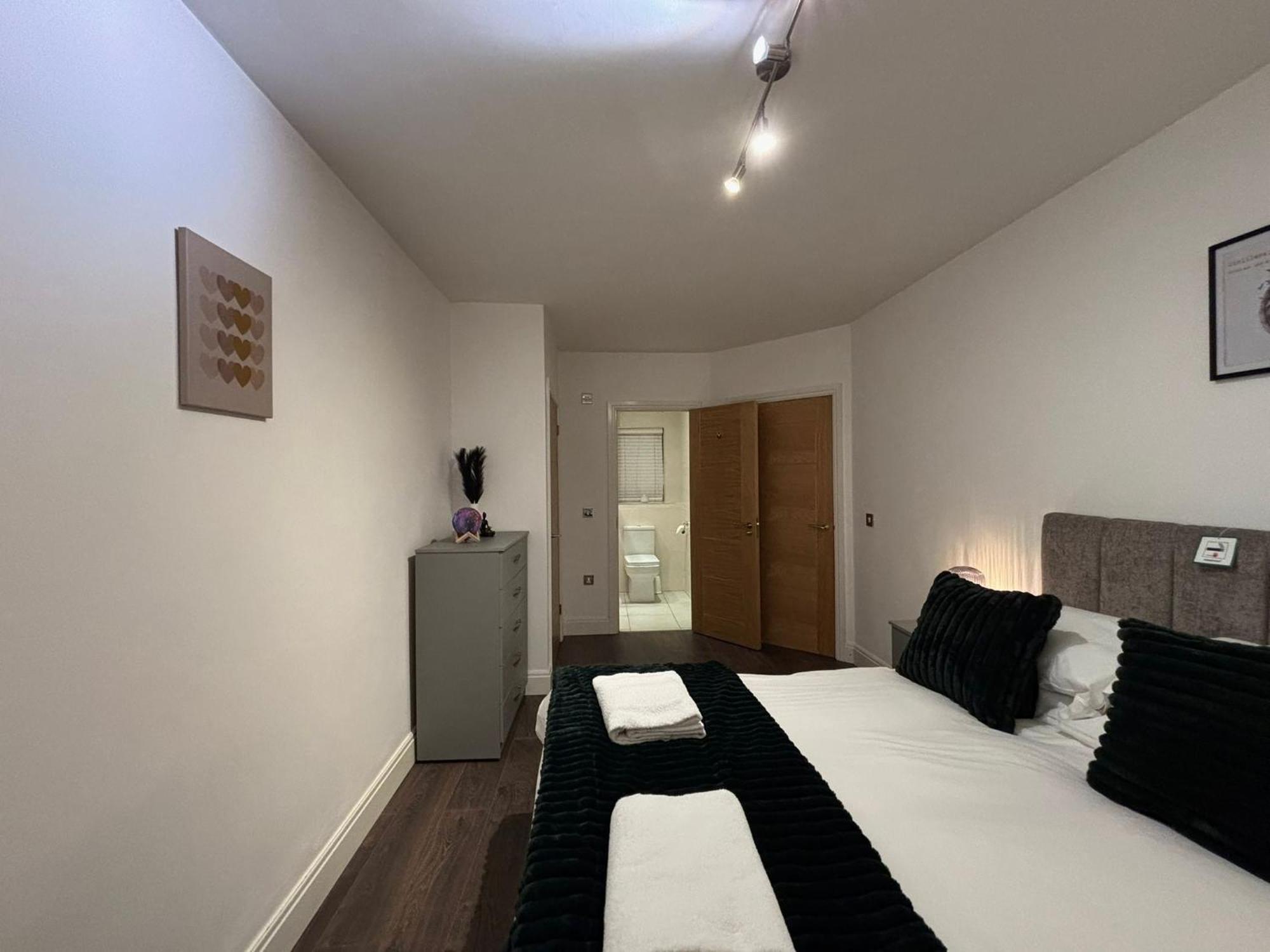 24-7 Secured City Centre Apartments With Free Underground Parking And Wifi * Birmingham