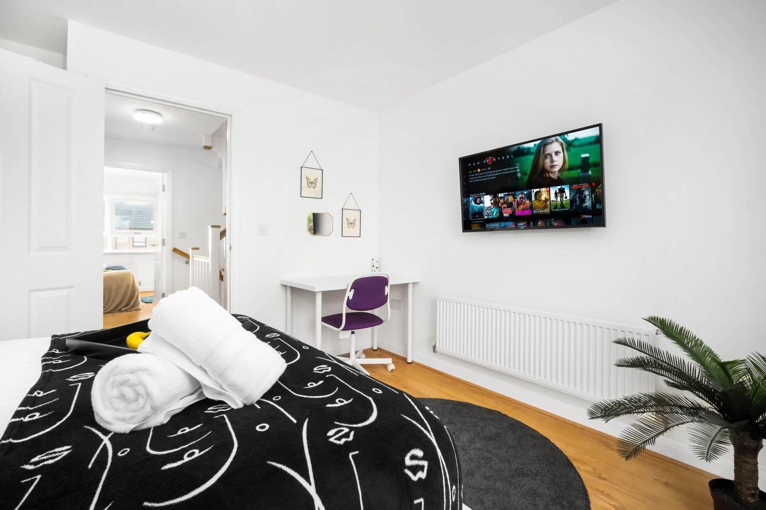 Spacious, Cosy Townhouse With Allocated Parking In Centre Apartment