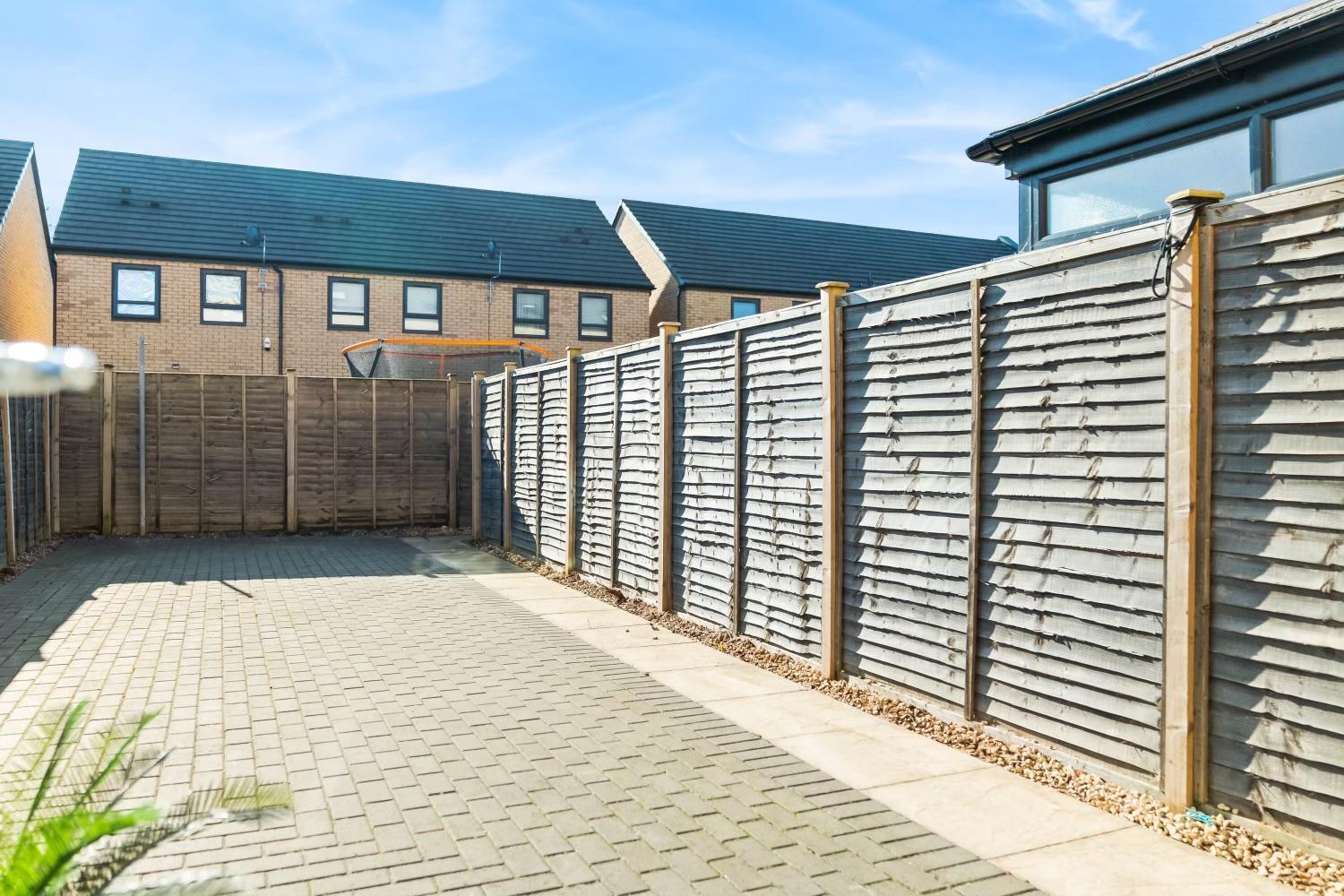 Apartment Spacious, Cosy Townhouse With Allocated Parking In Centre *