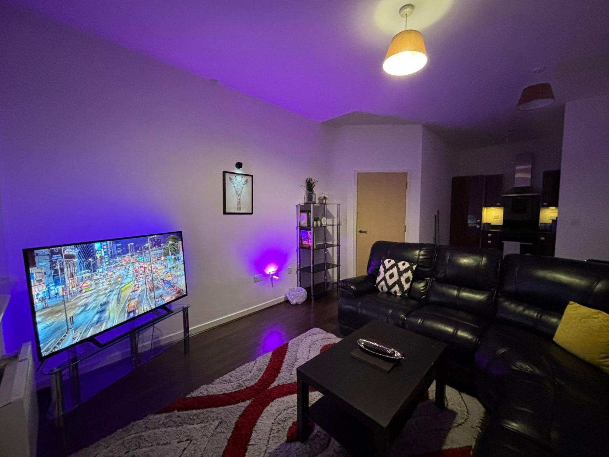 Apartment 24-7 Secured City Centre Apartments With Free Underground Parking And Wifi