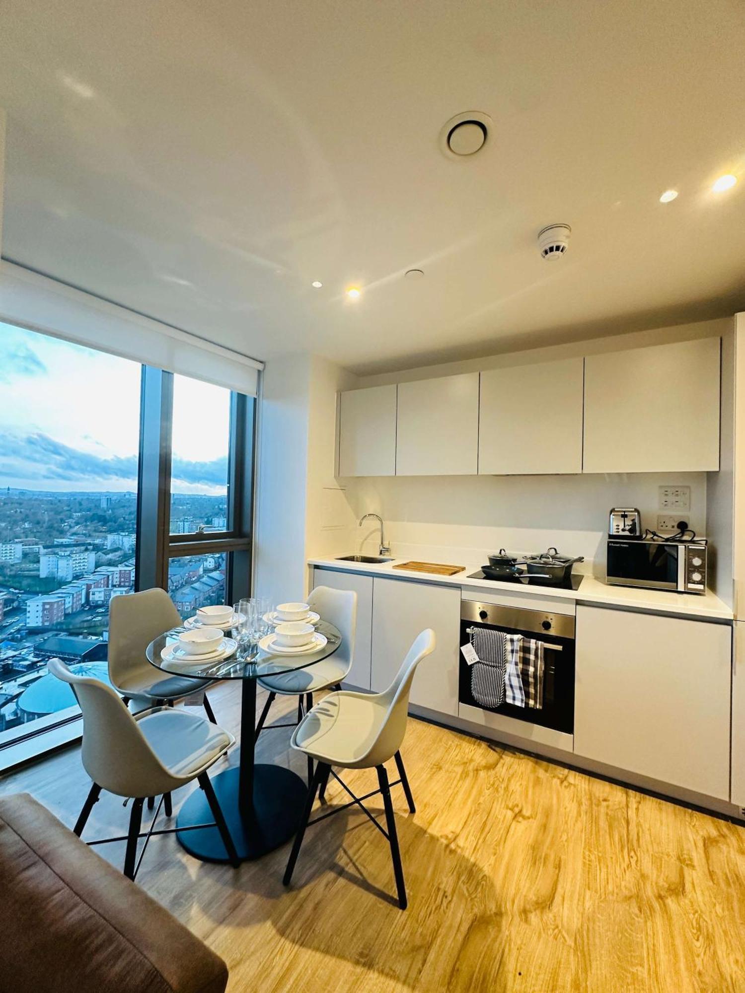 Fabulous 2 Bed Flat In W Views *