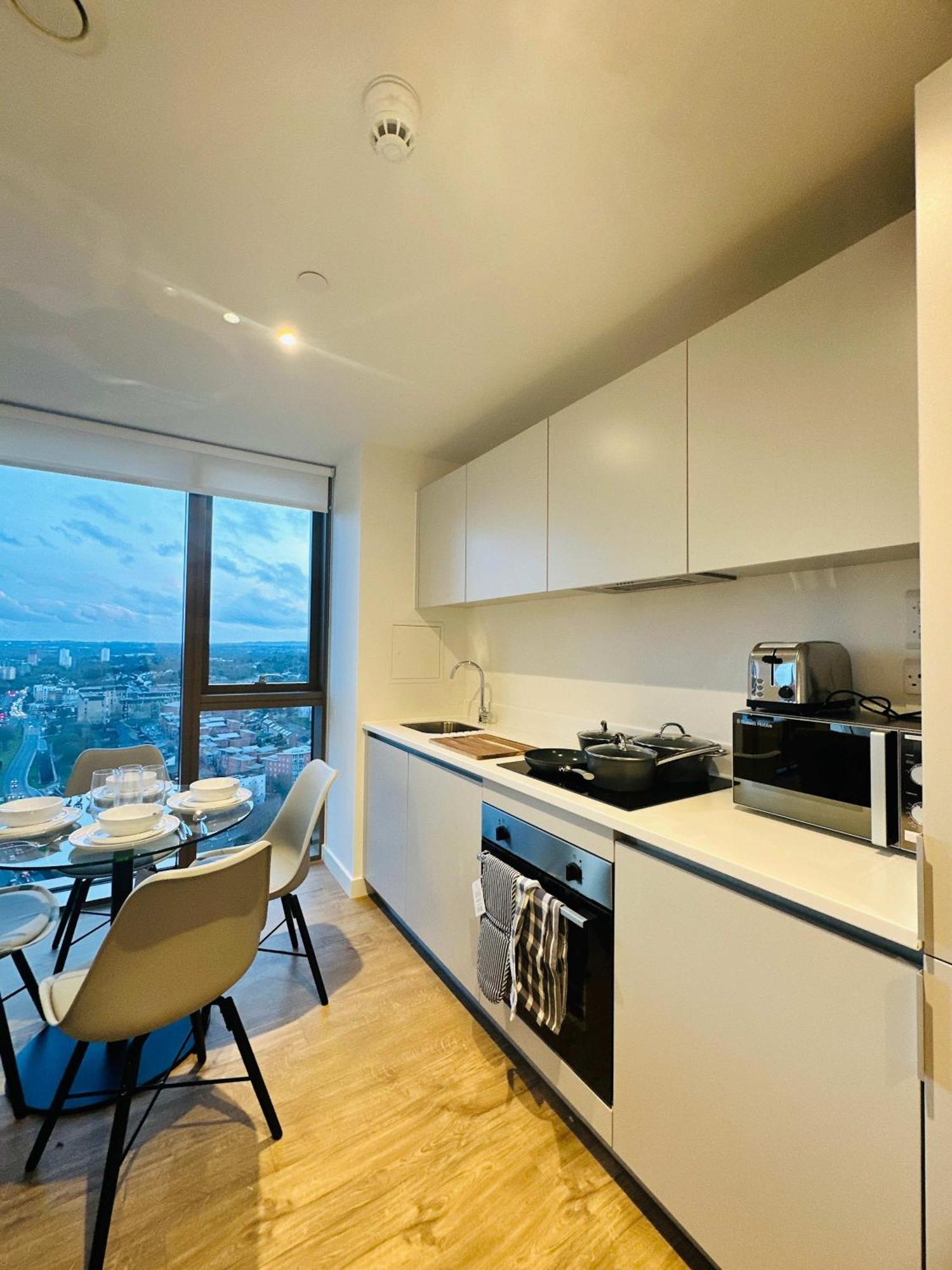 Fabulous 2 Bed Flat In W Views Apartment Birmingham