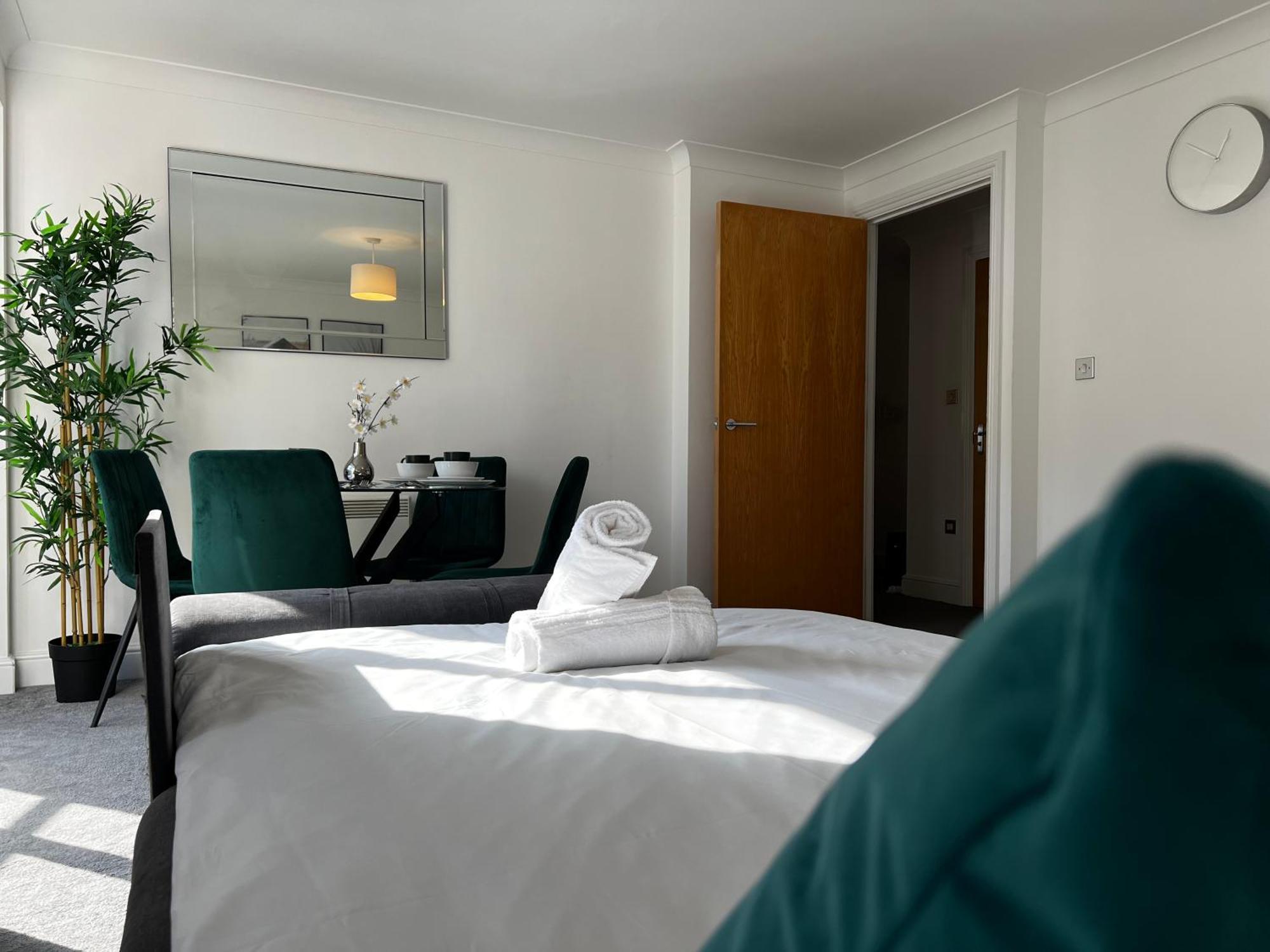 City Centre Escape - Stylish And Serene 1Br Apartment *