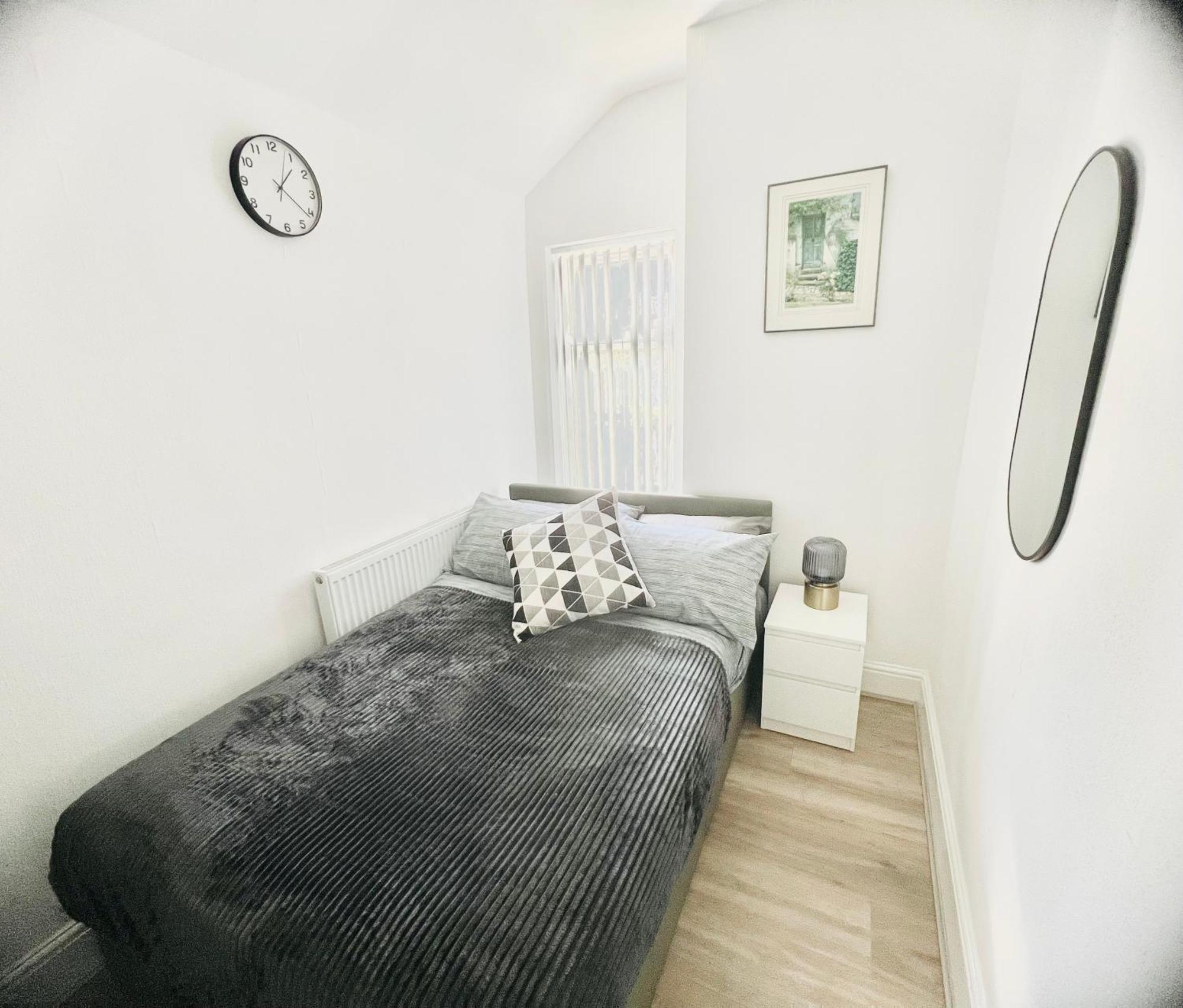 Holiday home Free Parking ,Modern 4 Bedrooms 10Min From Birmingham City Centre Ideal For Contractors ,Groups And Families Birmingham