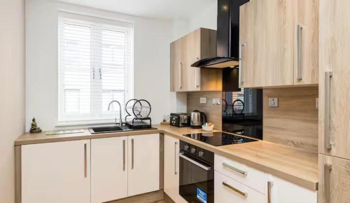 Apartment 24-7 Secured City Centre Apartments With Free Underground Parking And Wifi