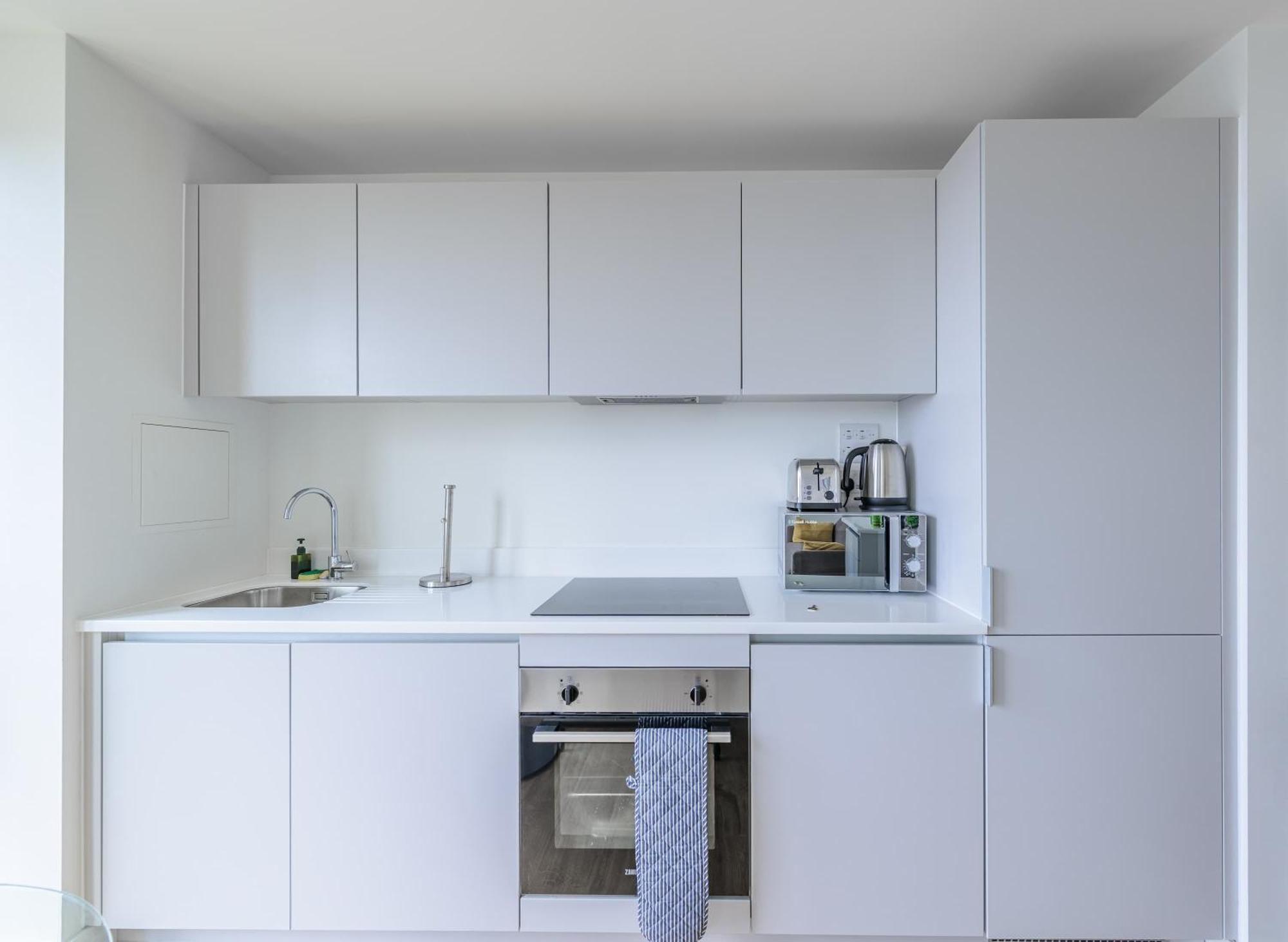 Fabulous 2 Bed Flat In W Views Apartment
