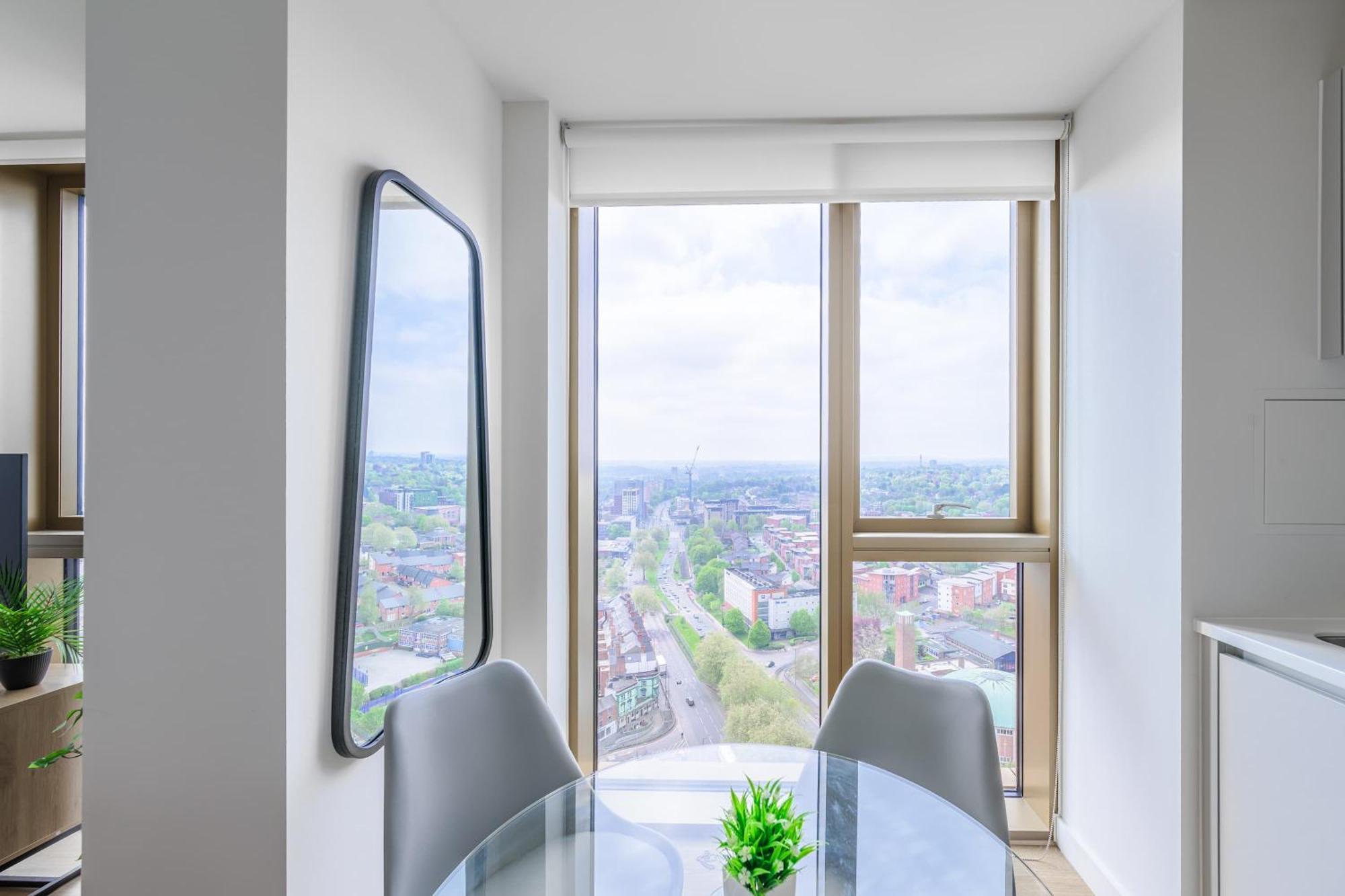 Fabulous 2 Bed Flat In W Views *