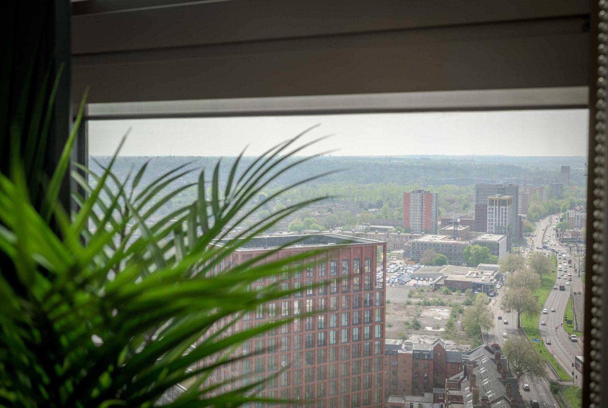 Fabulous 2 Bed Flat In W Views Apartment *