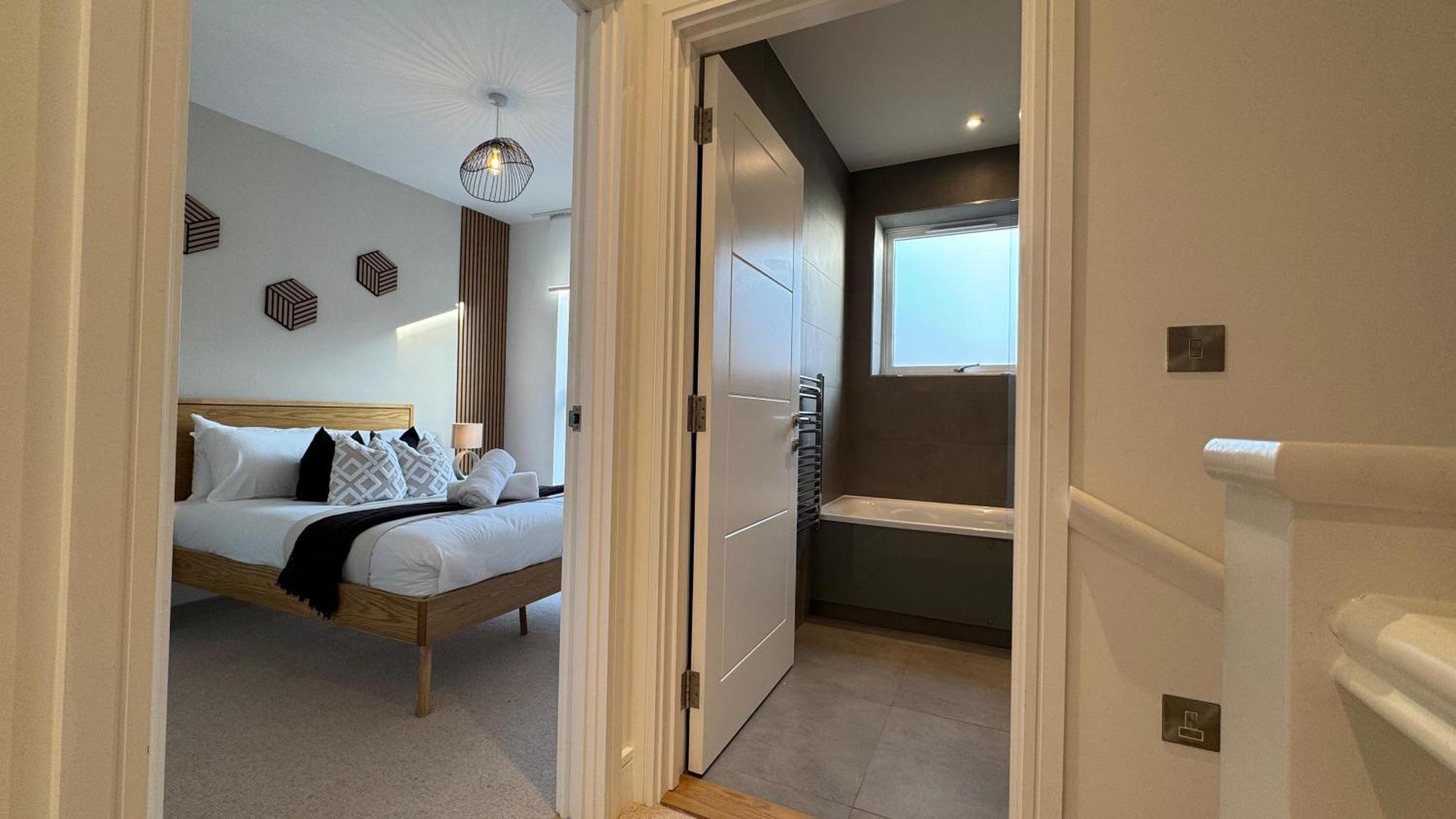 Luxury Four Bedroom Townhouse - Netflix - Garden - Balconies 17sl Holiday home Birmingham