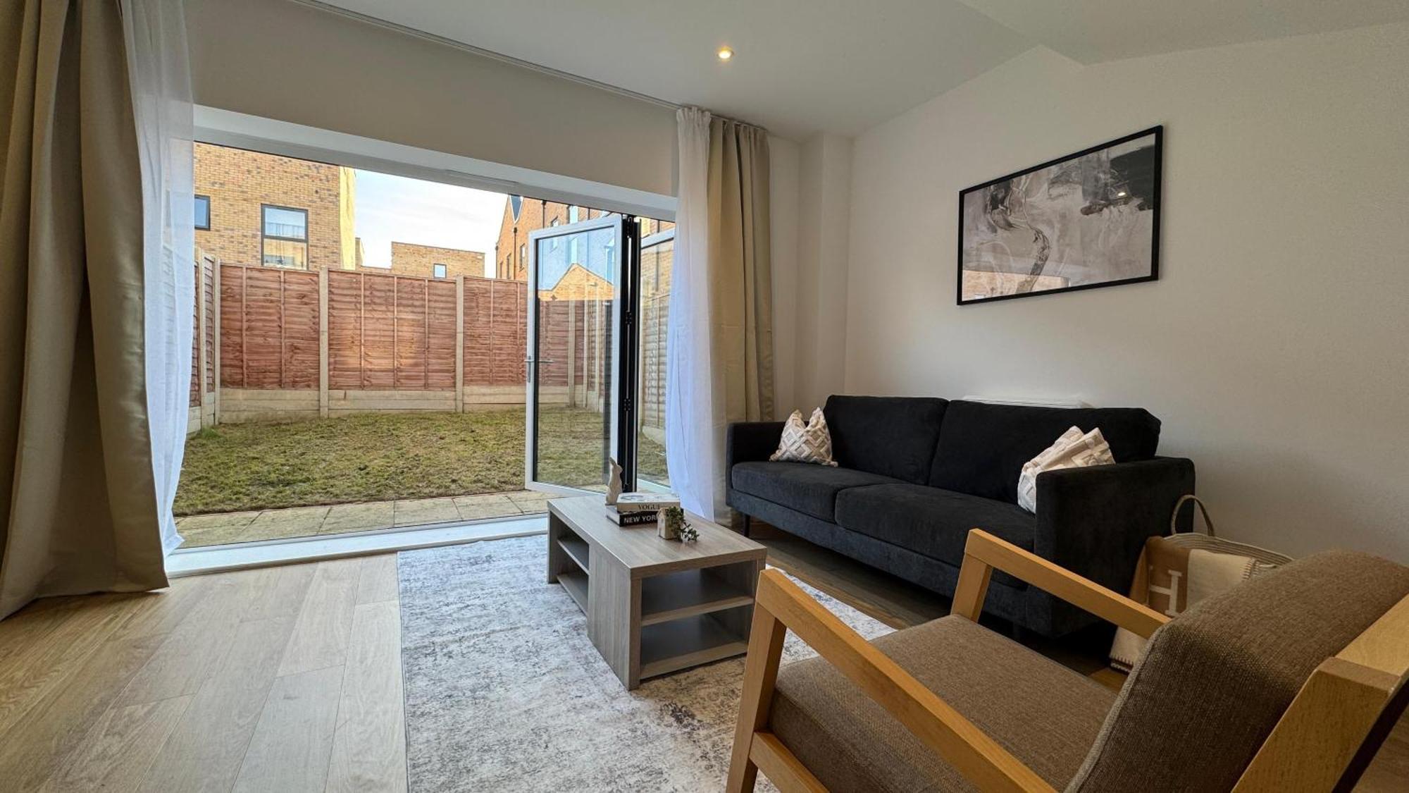 Luxury Four Bedroom Townhouse - Netflix - Garden - Balconies 17sl Holiday home Birmingham