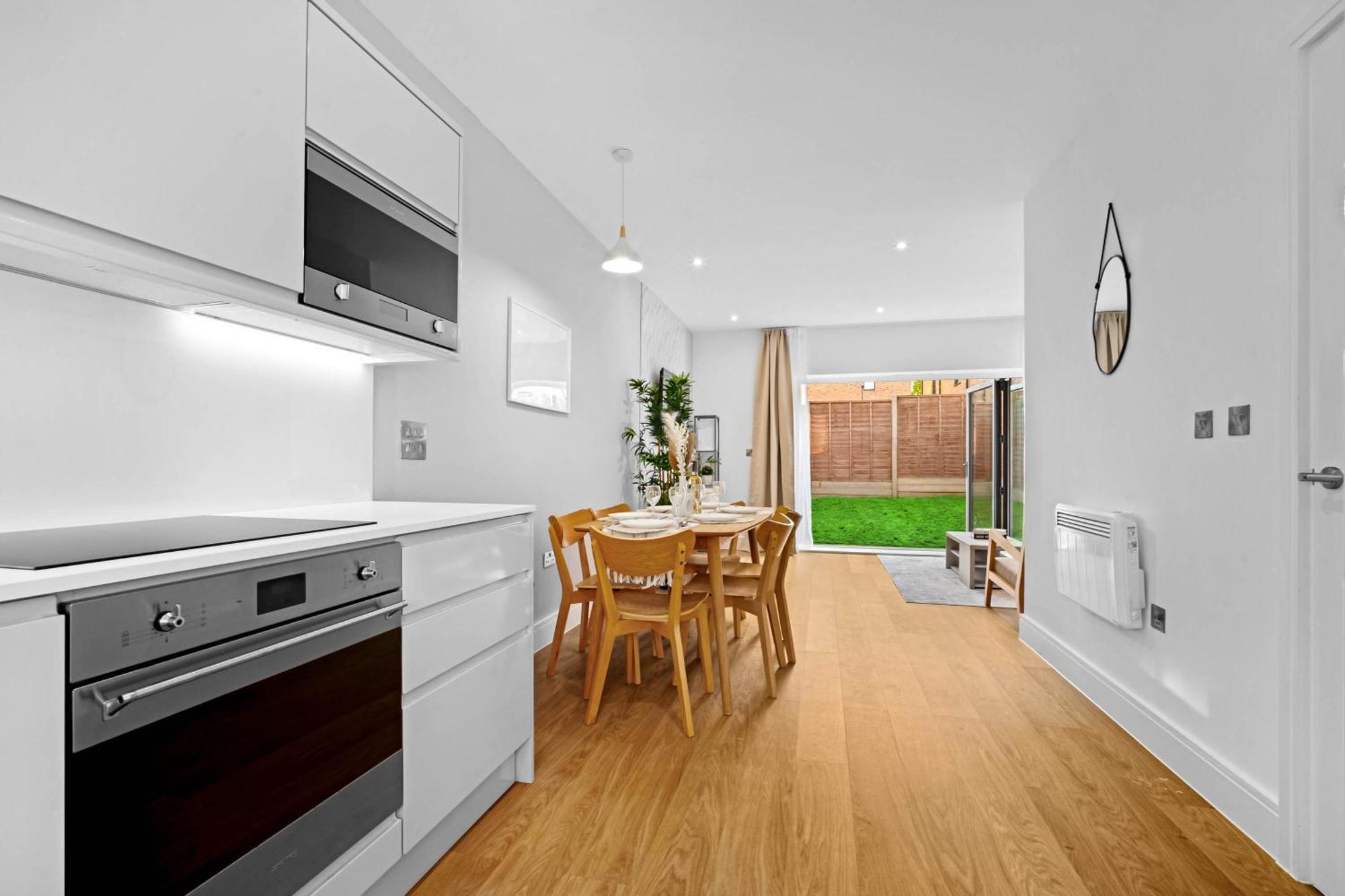 Holiday home Luxury Four Bedroom Townhouse - Netflix - Garden - Balconies 17sl Birmingham