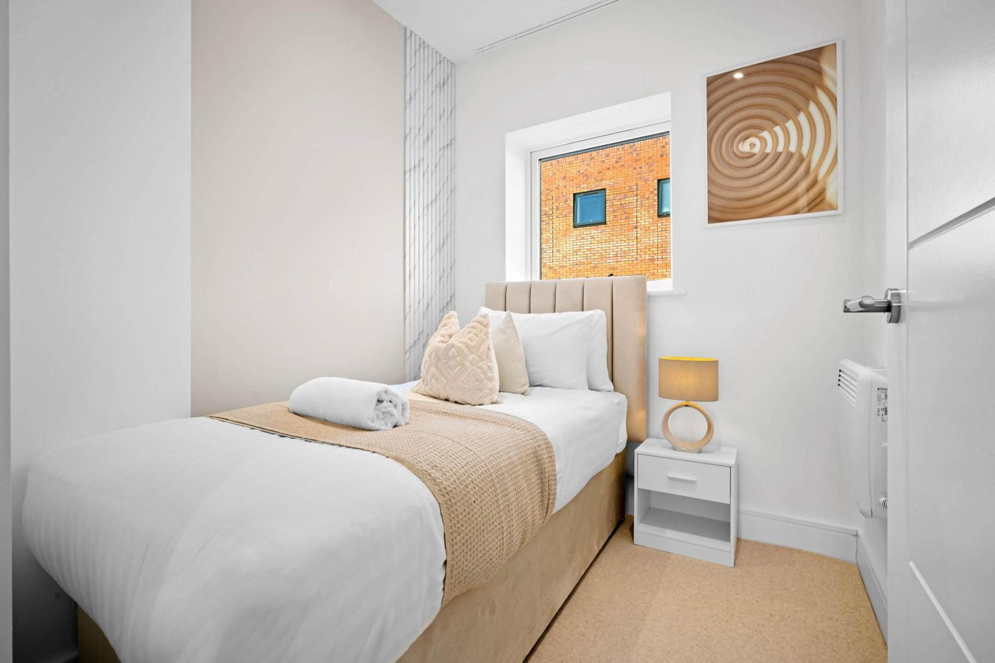 Luxury Four Bedroom Townhouse - Netflix - Garden - Balconies 17sl Holiday home Birmingham