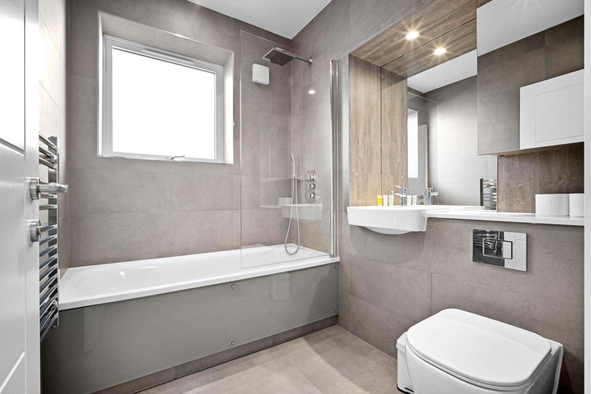 Holiday home Luxury Four Bedroom Townhouse - Netflix - Garden - Balconies 17sl Birmingham