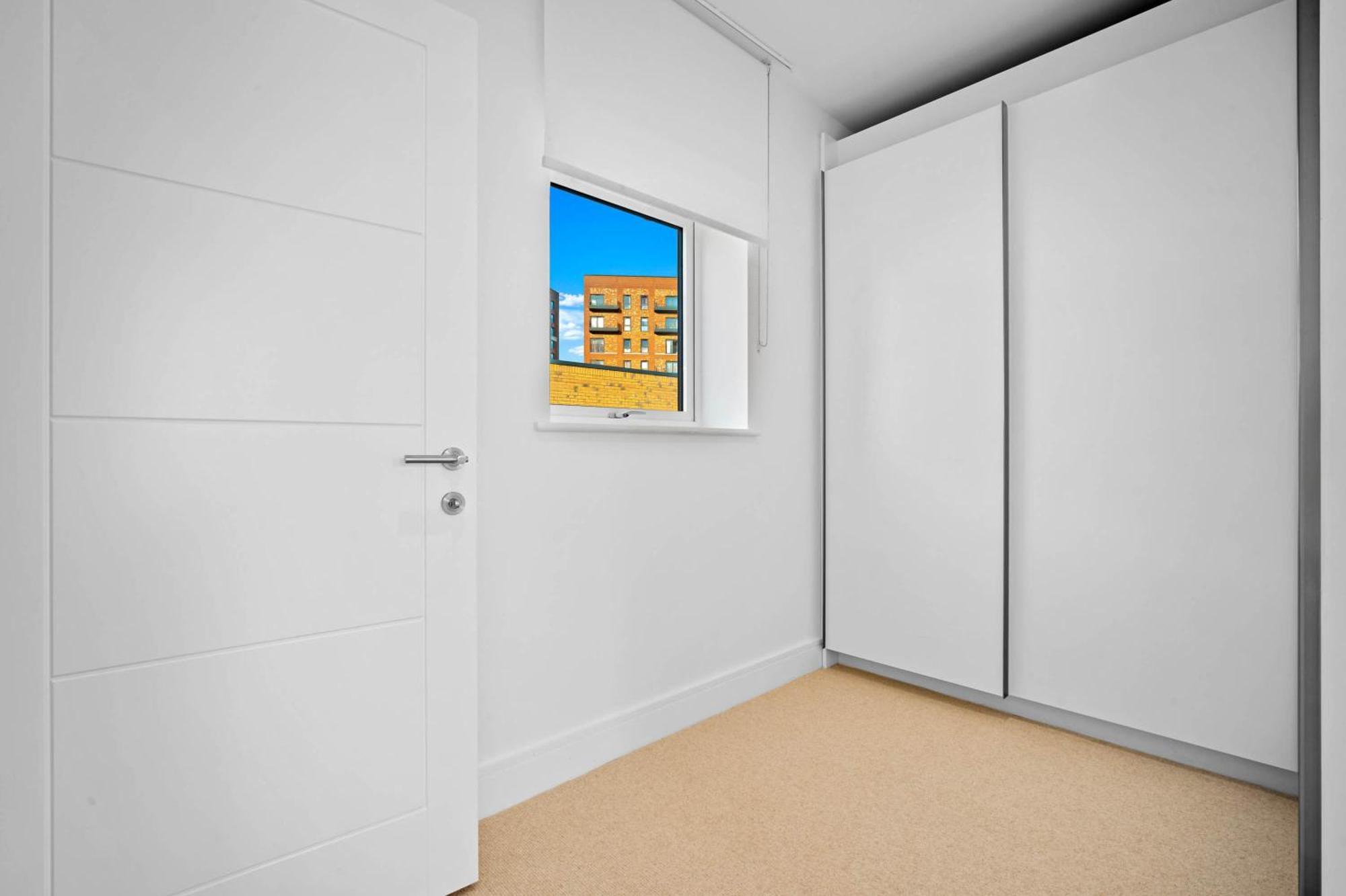 Luxury Four Bedroom Townhouse - Netflix - Garden - Balconies 17sl