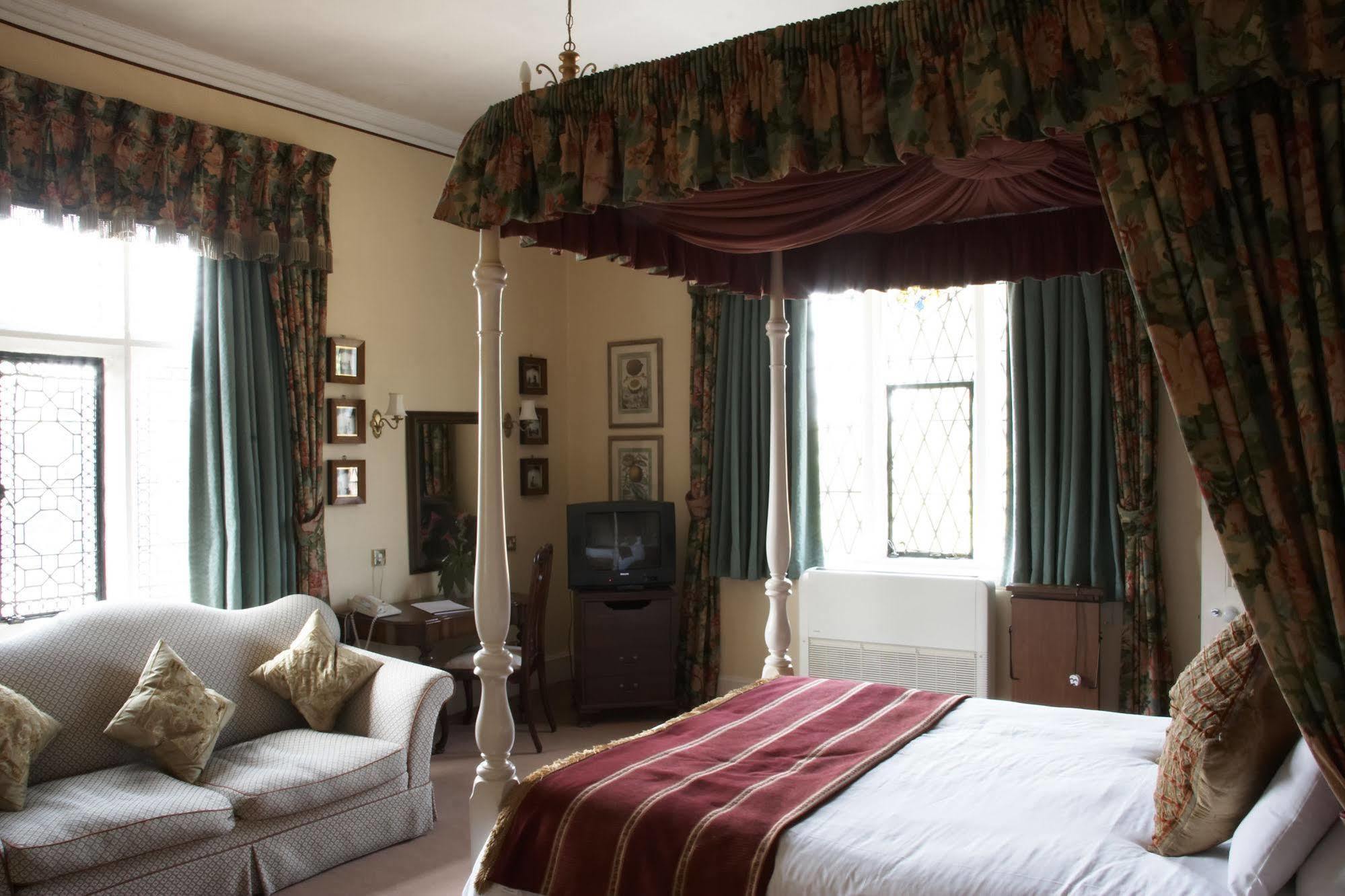 New Hall & Spa, Hotel 4*