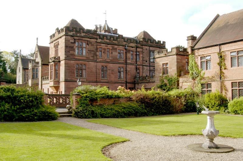 New Hall & Spa, Hotel