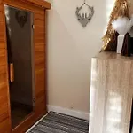 Jacuzzi Getaway With Sauna And Super King Bed