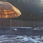 Jacuzzi Getaway With Sauna And Super King Bed