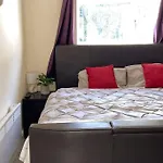 Jacuzzi Getaway With Sauna And Super King Bed