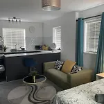Entire Brand New Serviced Apartment In Moseley