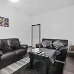 Stunning 5Bed House In Birmingham Contractors Also