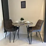 Stylish! 3 Bedroom City Centre Home + Free Parking