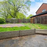 2 Bed House In Digbeth Parking Families Contractor