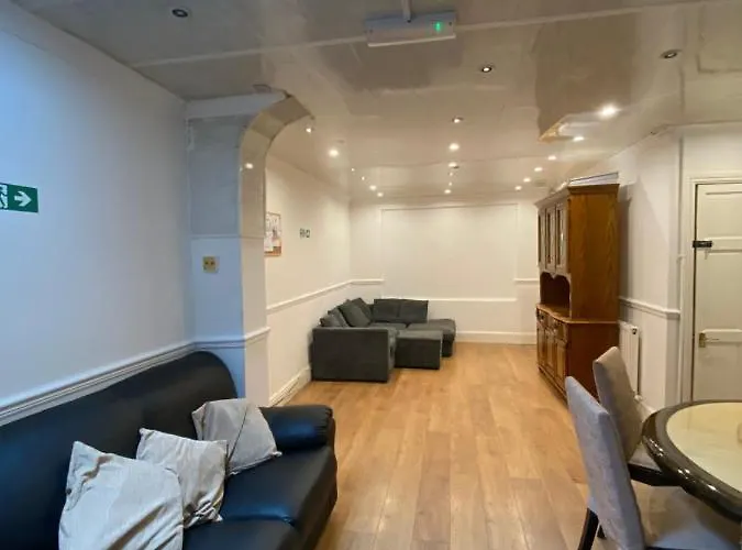 Home Base: Tranquil Stay In The Heart Of Birmingham