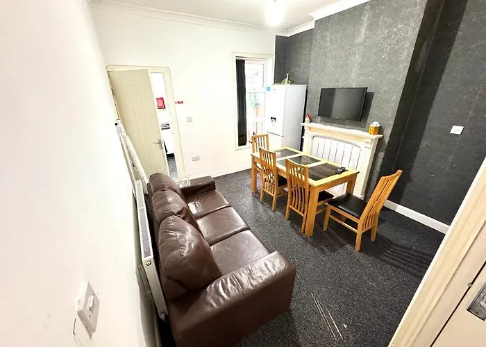 Three Rose Manor At Warwick Road Near Birmingham Airport