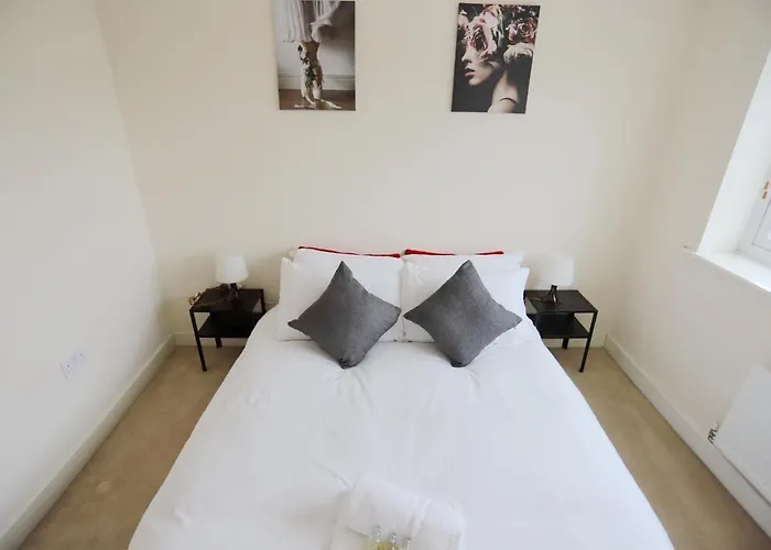 Easytravel Luxury Nec/Airport 3 Beds House