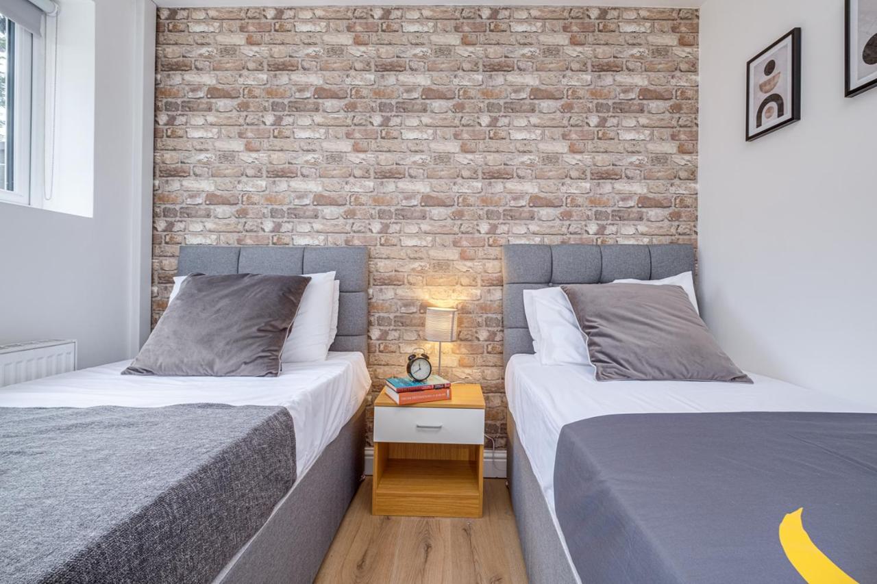 Night Stay - Alpha House (Adults Only) Holiday home