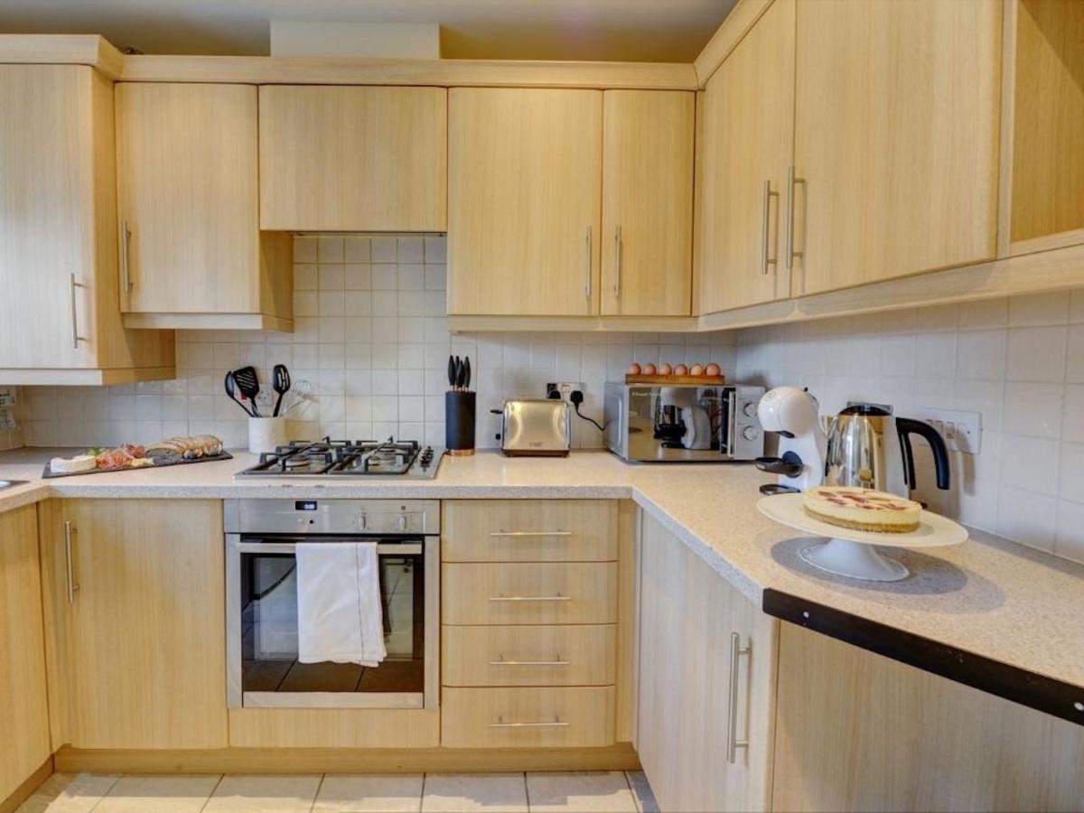 The Leyburn I Large Executive House I Great Dining Space I Parking I Garden I Close To Nec & 12 Mins To Airport I Ecoshort Term Let By Silva * Birmingham