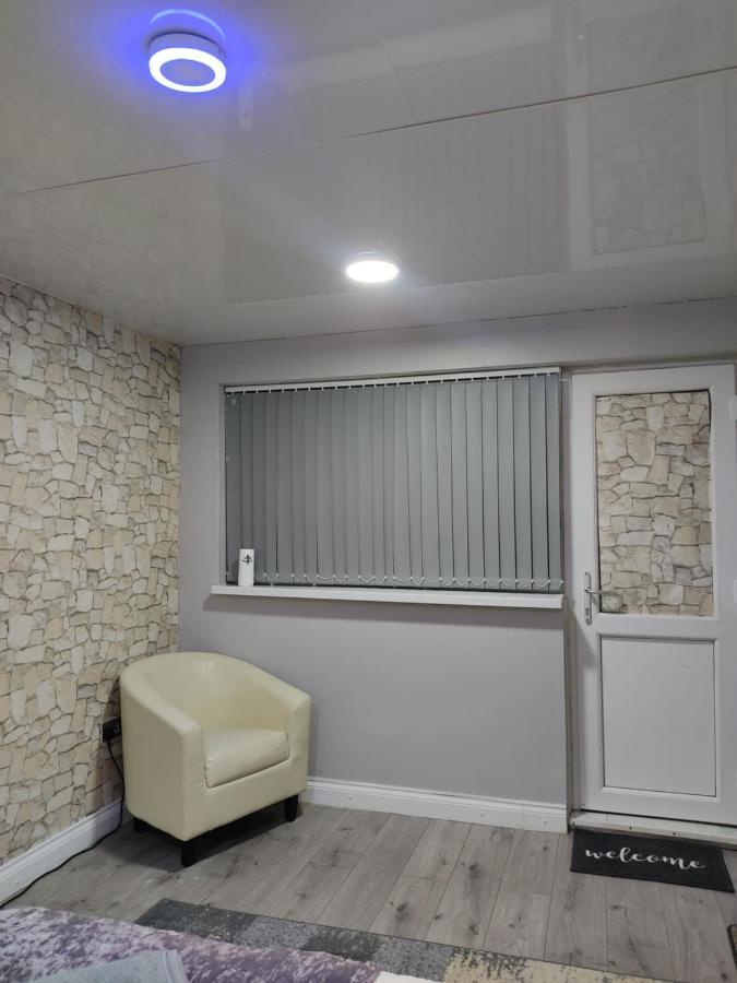 Homestay Double Size Bedroom Near Nec, Airport,city Centre *