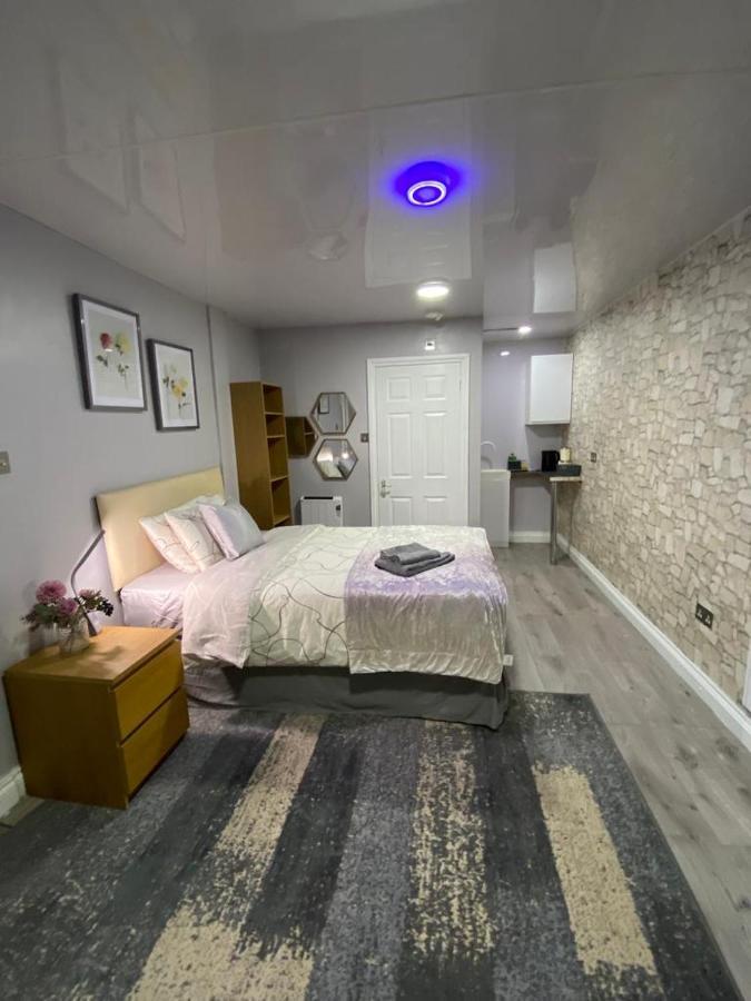 Double Size Bedroom Near Nec, Airport,city Centre Homestay *